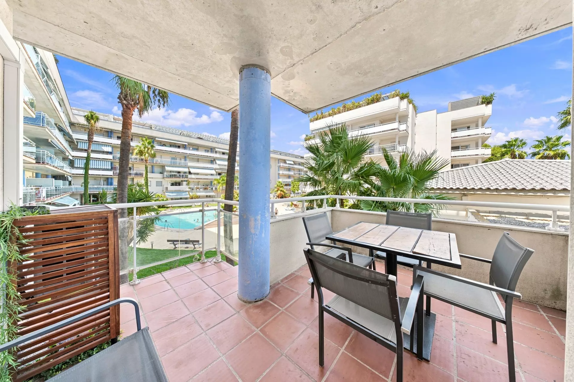 Renovierte Wohnung mit Terrasse, Pool, Touristenlizenz in Roses