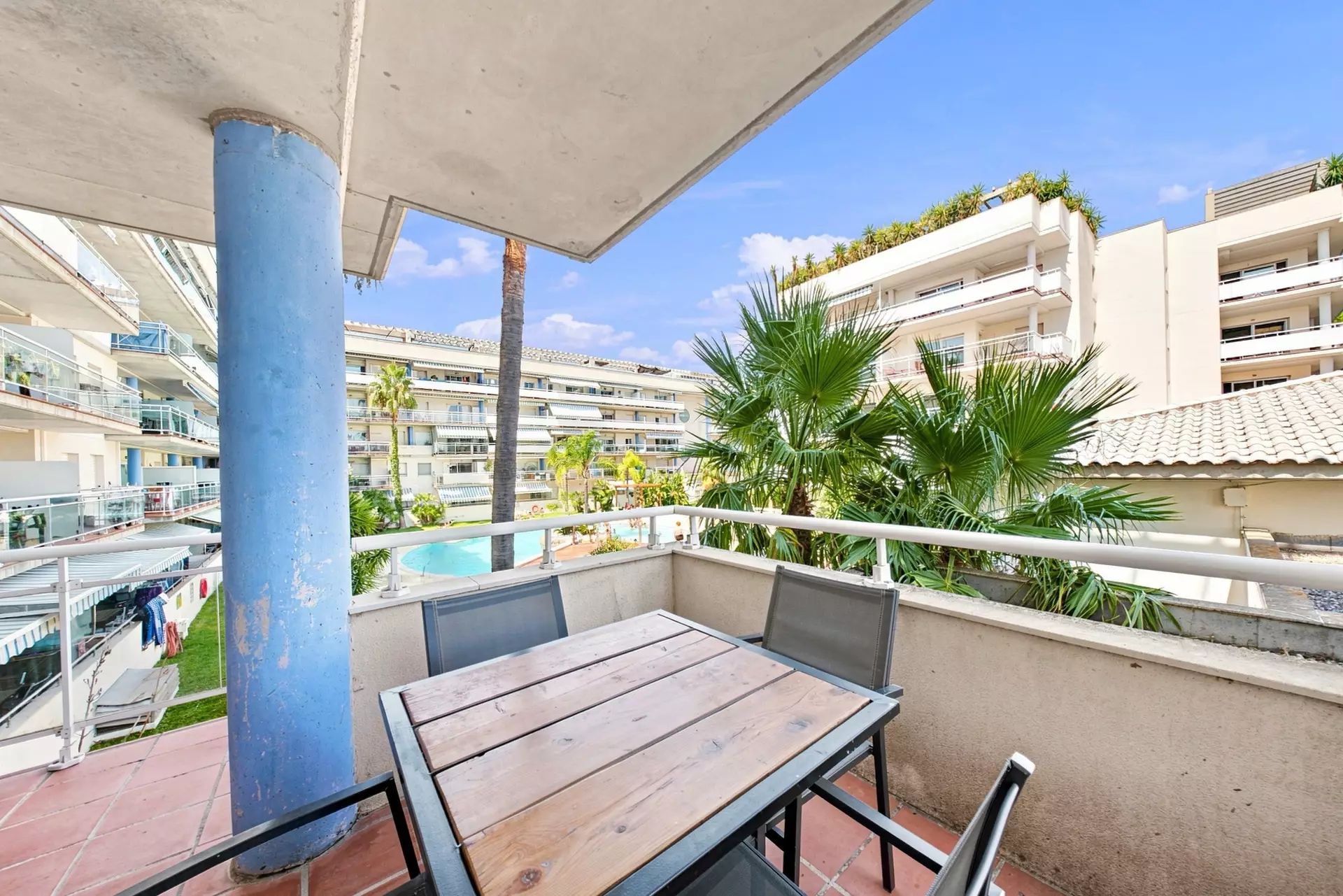 Renovierte Wohnung mit Terrasse, Pool, Touristenlizenz in Roses
