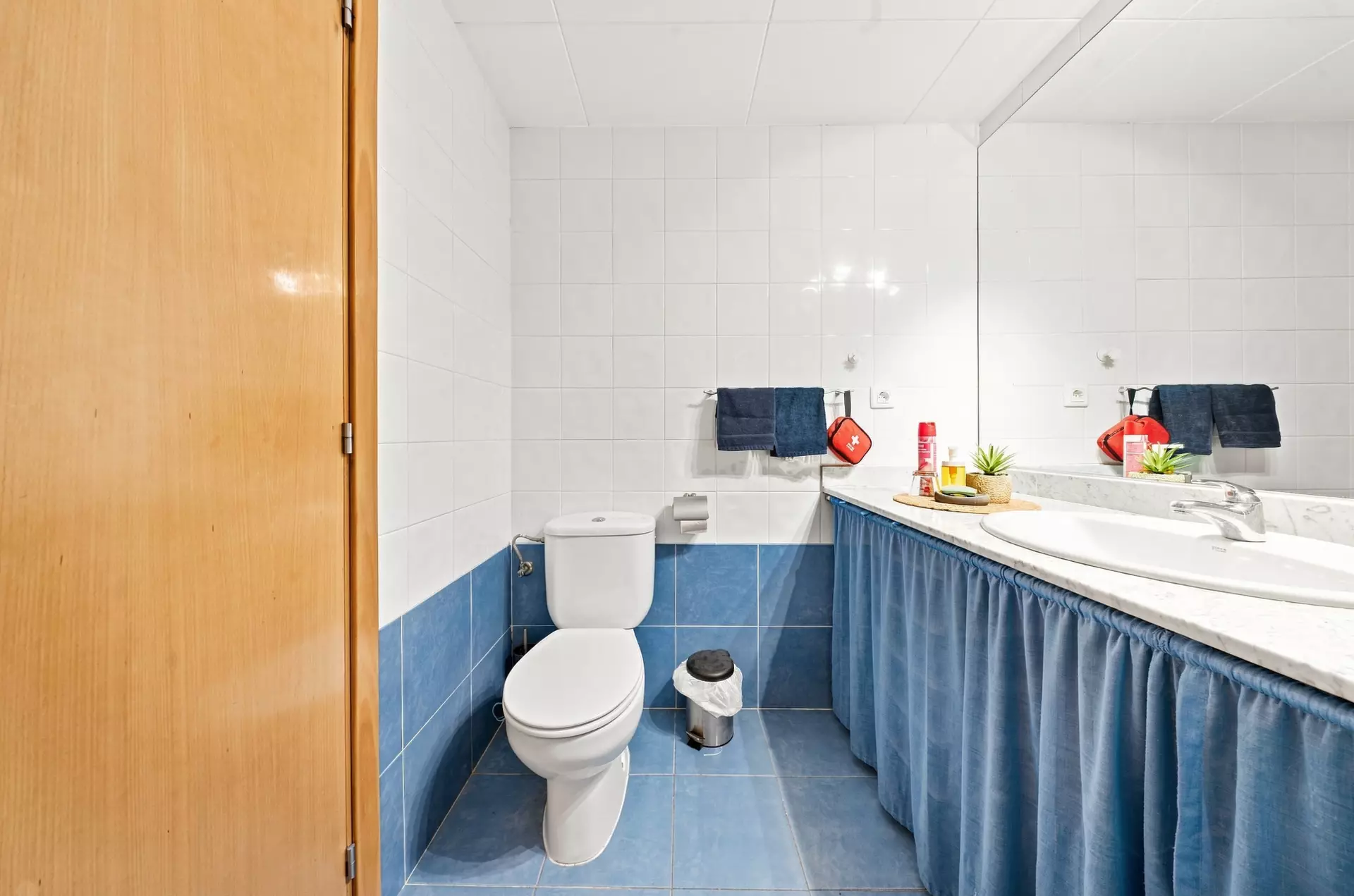 Renovierte Wohnung mit Terrasse, Pool, Touristenlizenz in Roses