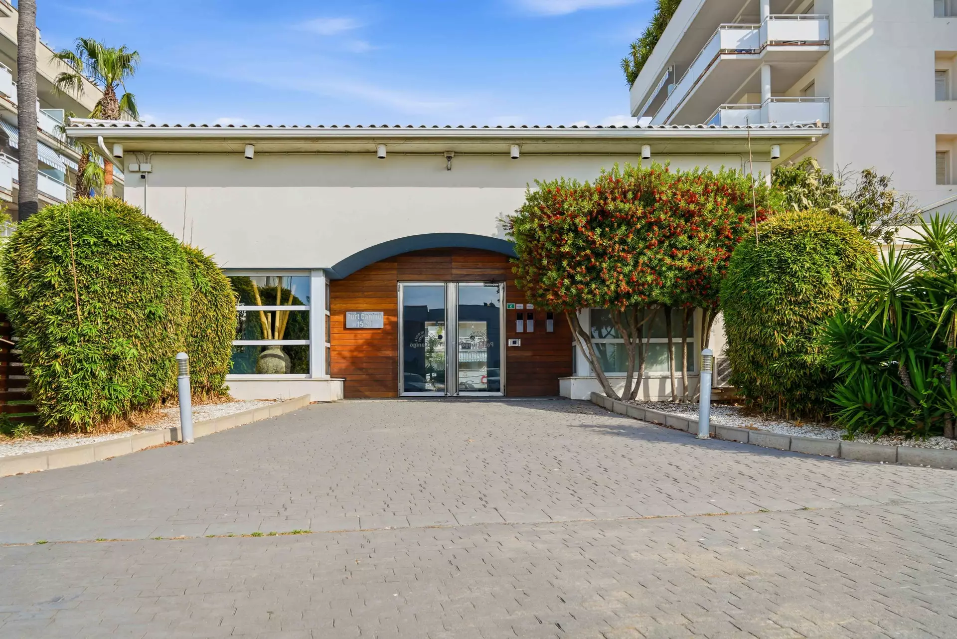 Renovierte Wohnung mit Terrasse, Pool, Touristenlizenz in Roses