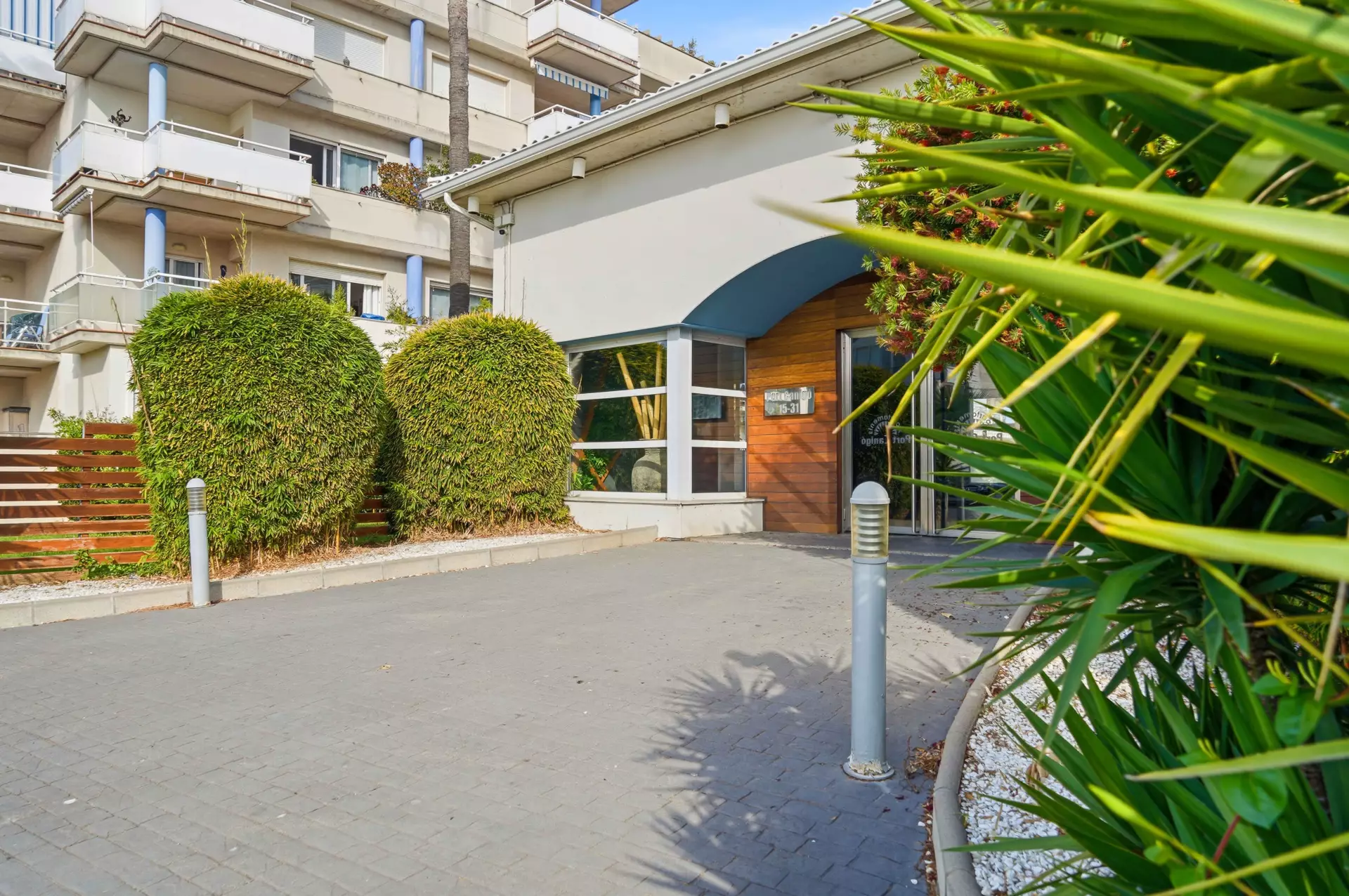 Renovierte Wohnung mit Terrasse, Pool, Touristenlizenz in Roses