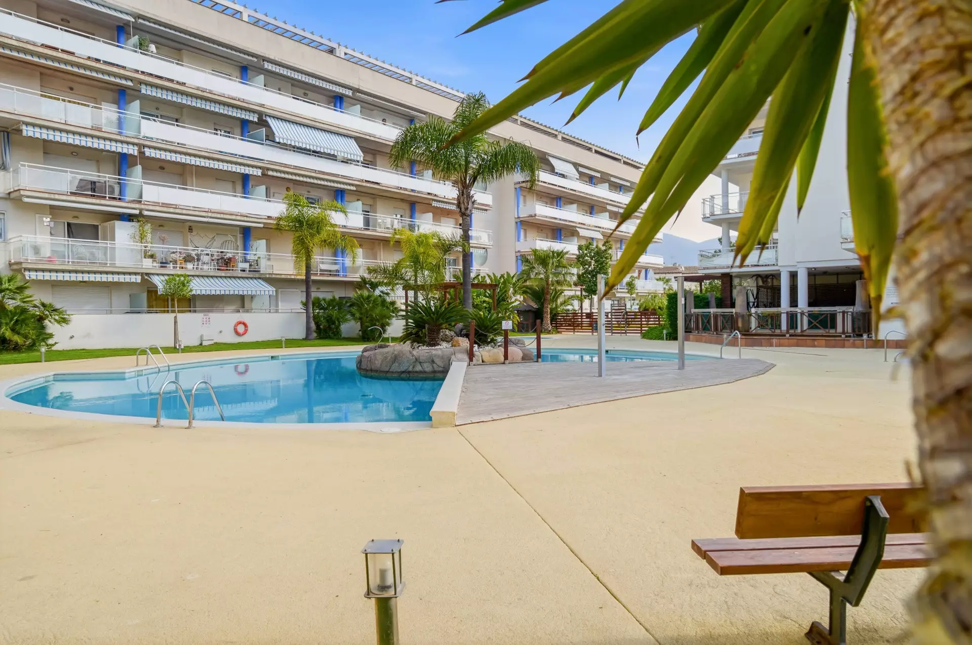 Renovierte Wohnung mit Terrasse, Pool, Touristenlizenz in Roses