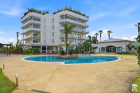 Renovierte Wohnung mit Terrasse, Pool, Touristenlizenz in Roses