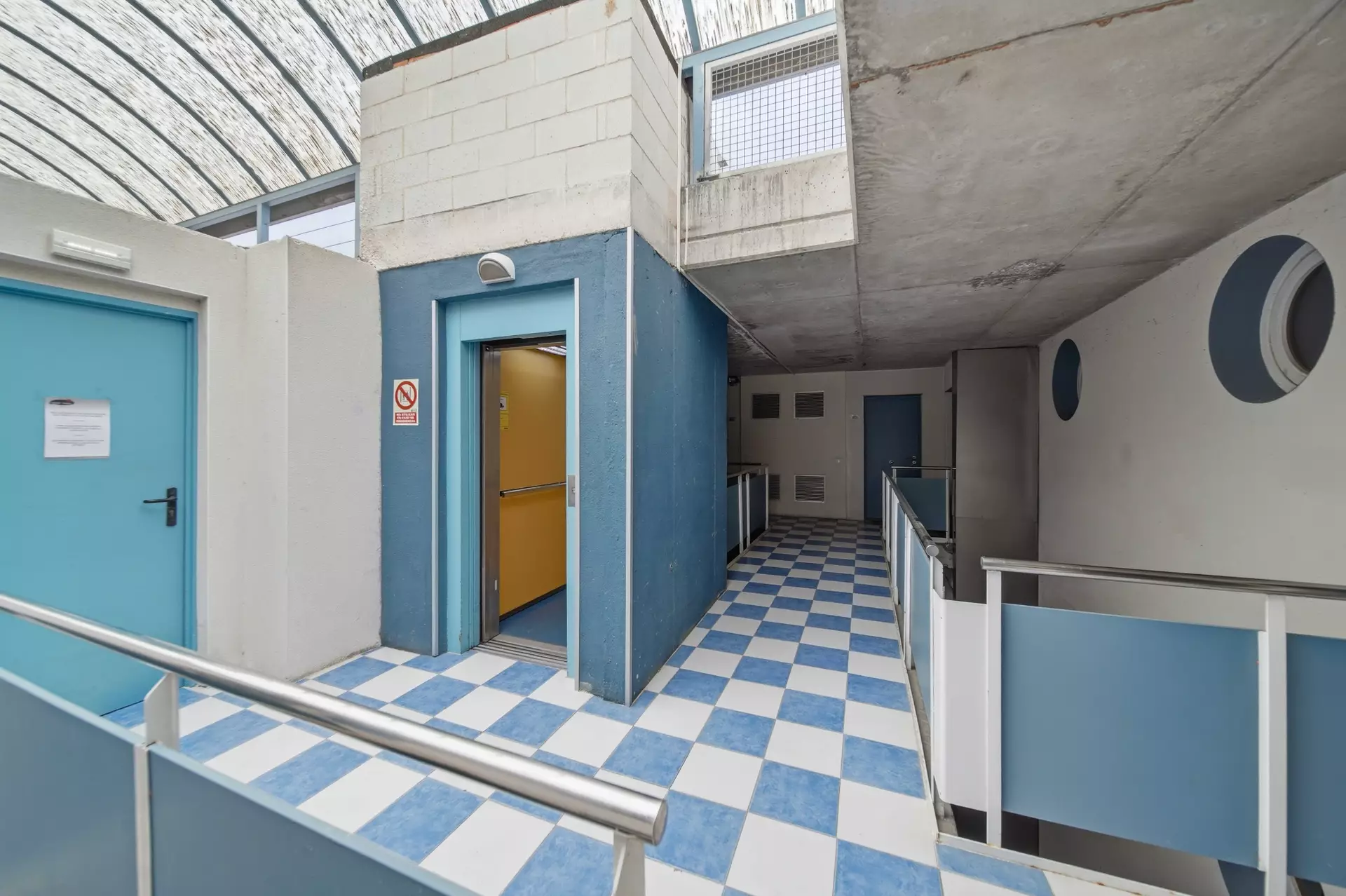 Renovierte Wohnung mit Terrasse, Pool, Touristenlizenz in Roses