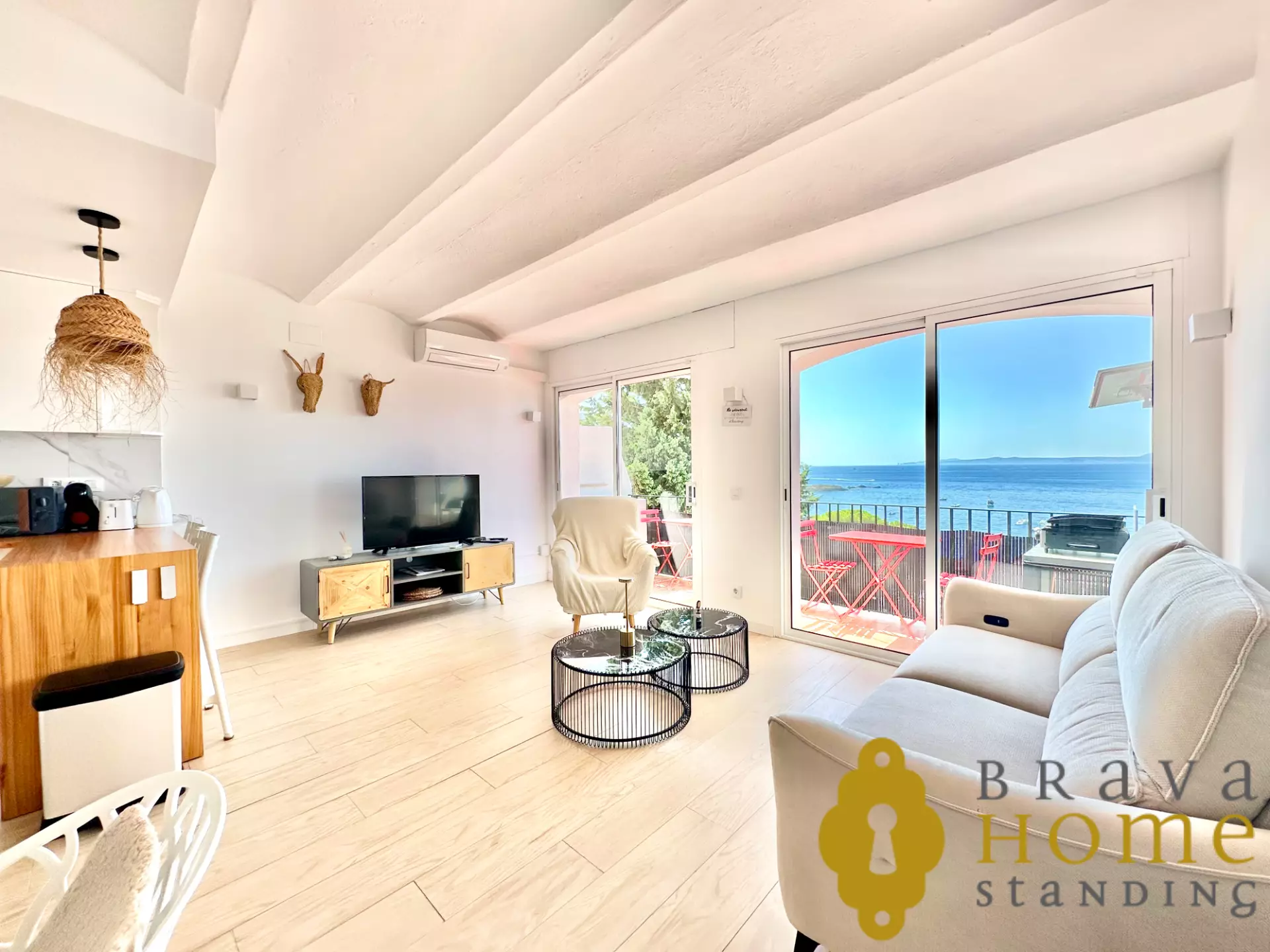 Magnificent fully renovated apartment with sea view in Canyelles