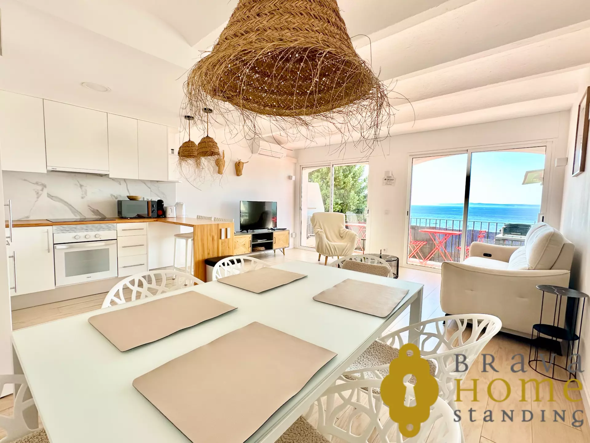 Magnificent fully renovated apartment with sea view in Canyelles
