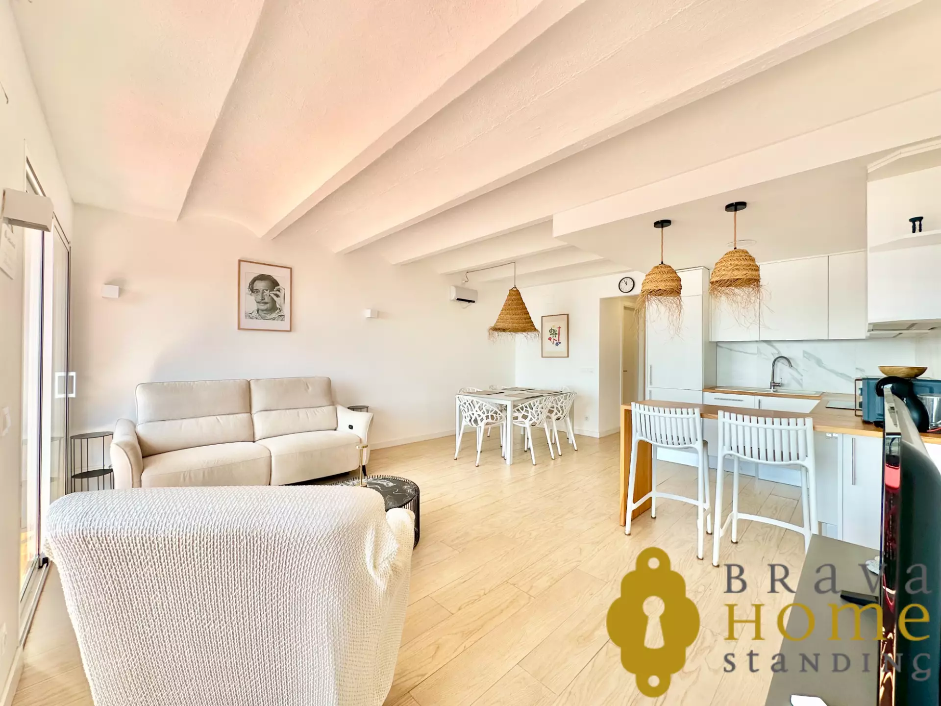 Magnificent fully renovated apartment with sea view in Canyelles