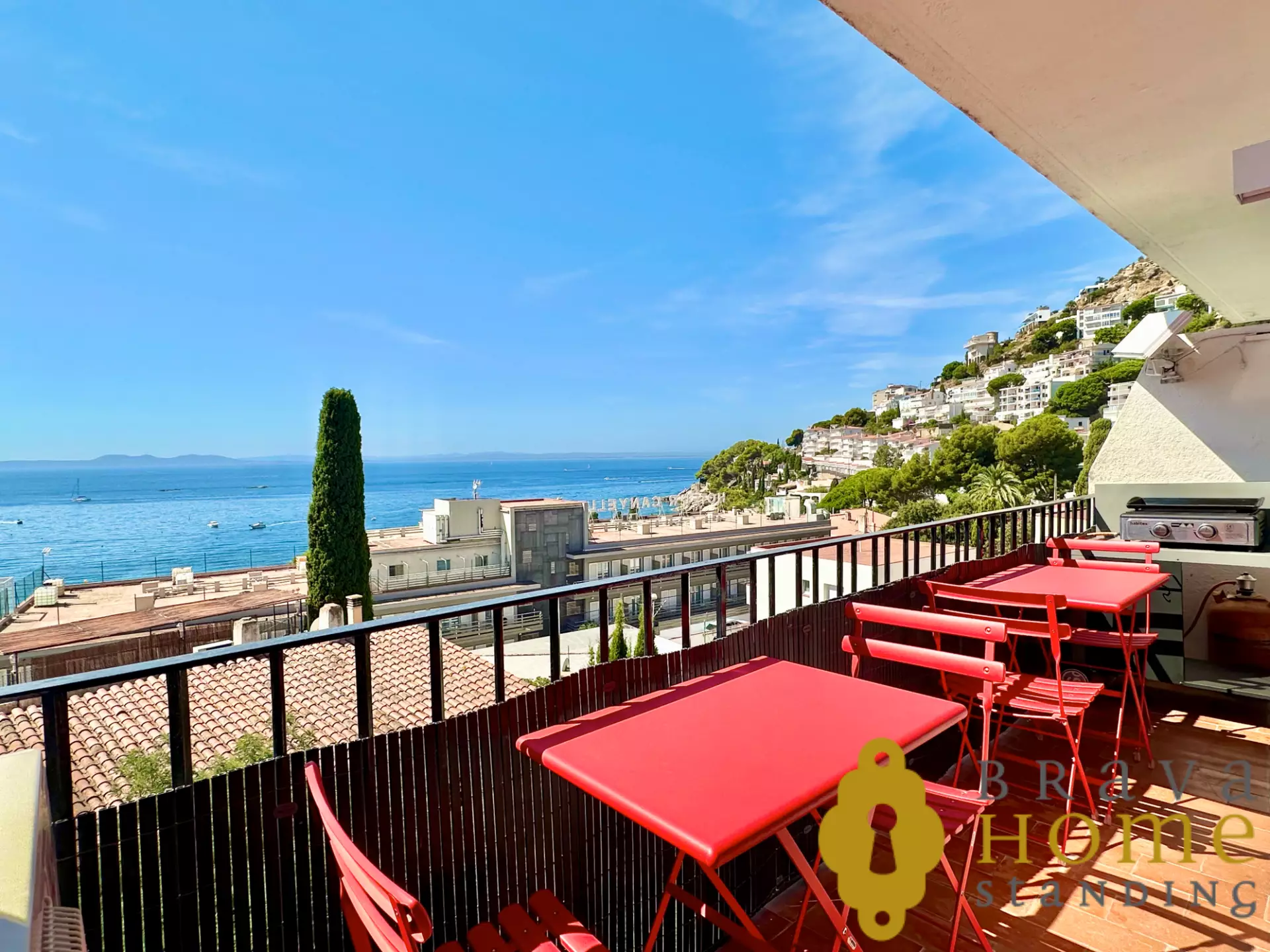 Magnificent fully renovated apartment with sea view in Canyelles