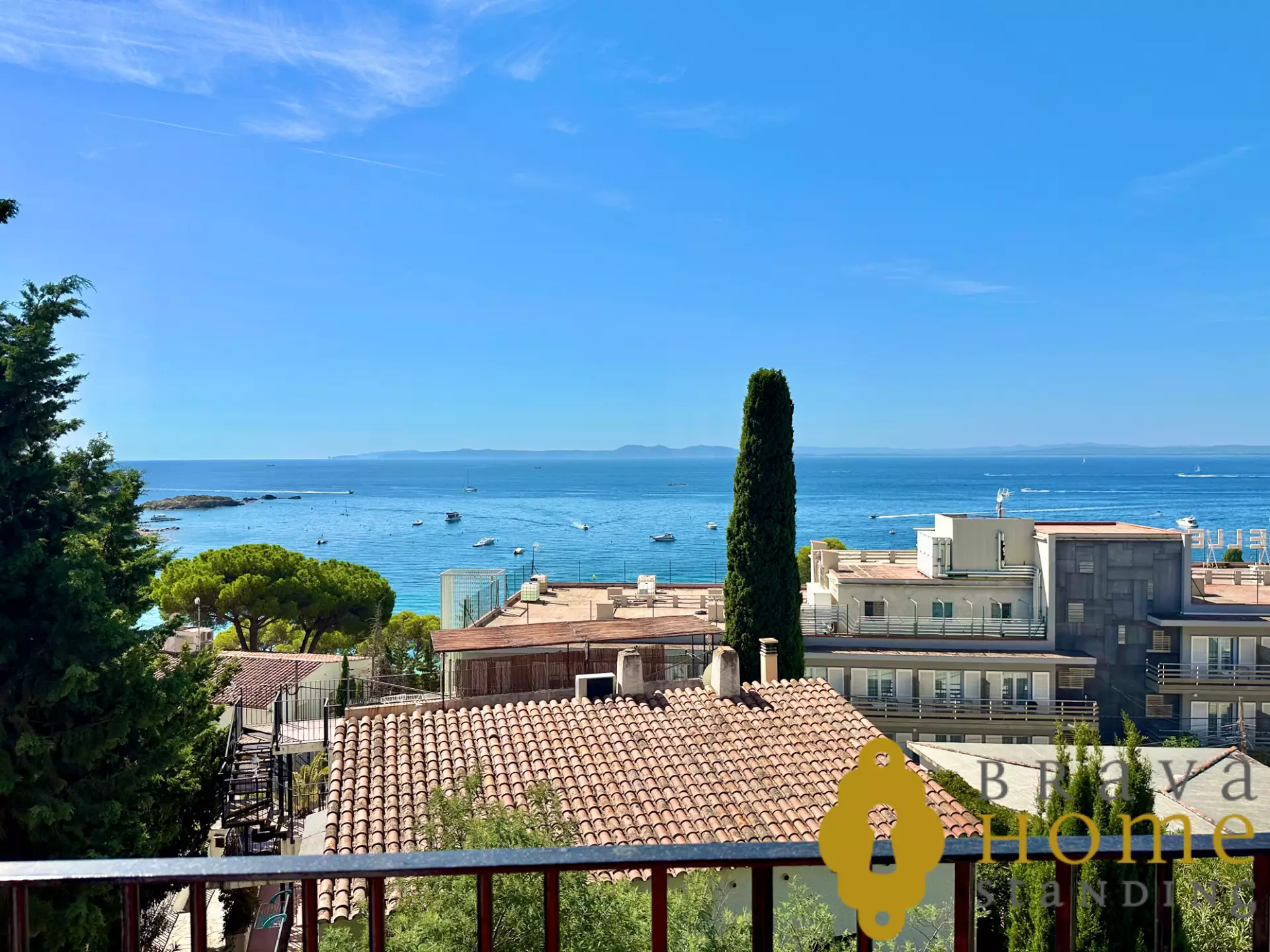 Magnificent fully renovated apartment with sea view in Canyelles