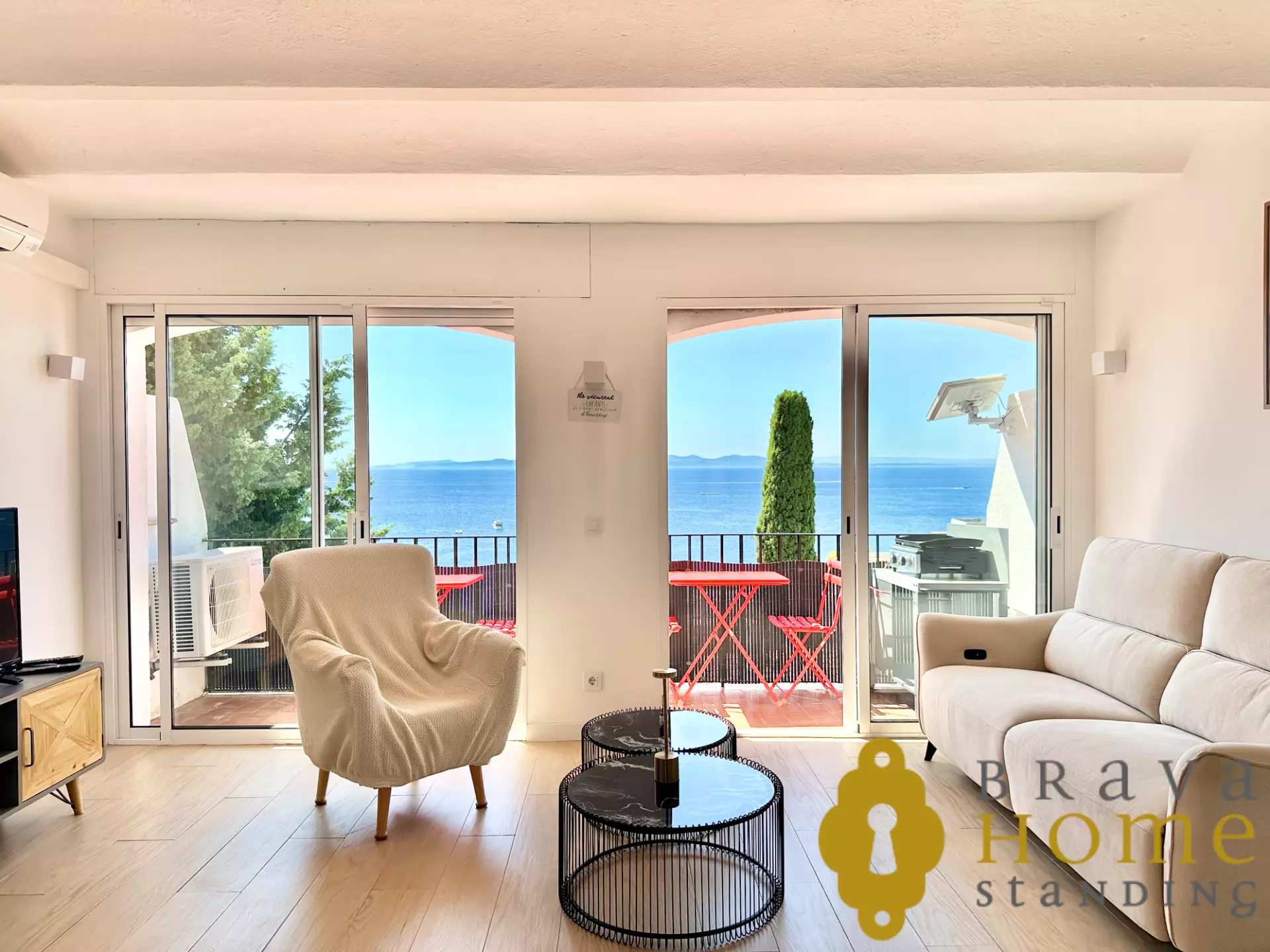 Magnificent fully renovated apartment with sea view in Canyelles