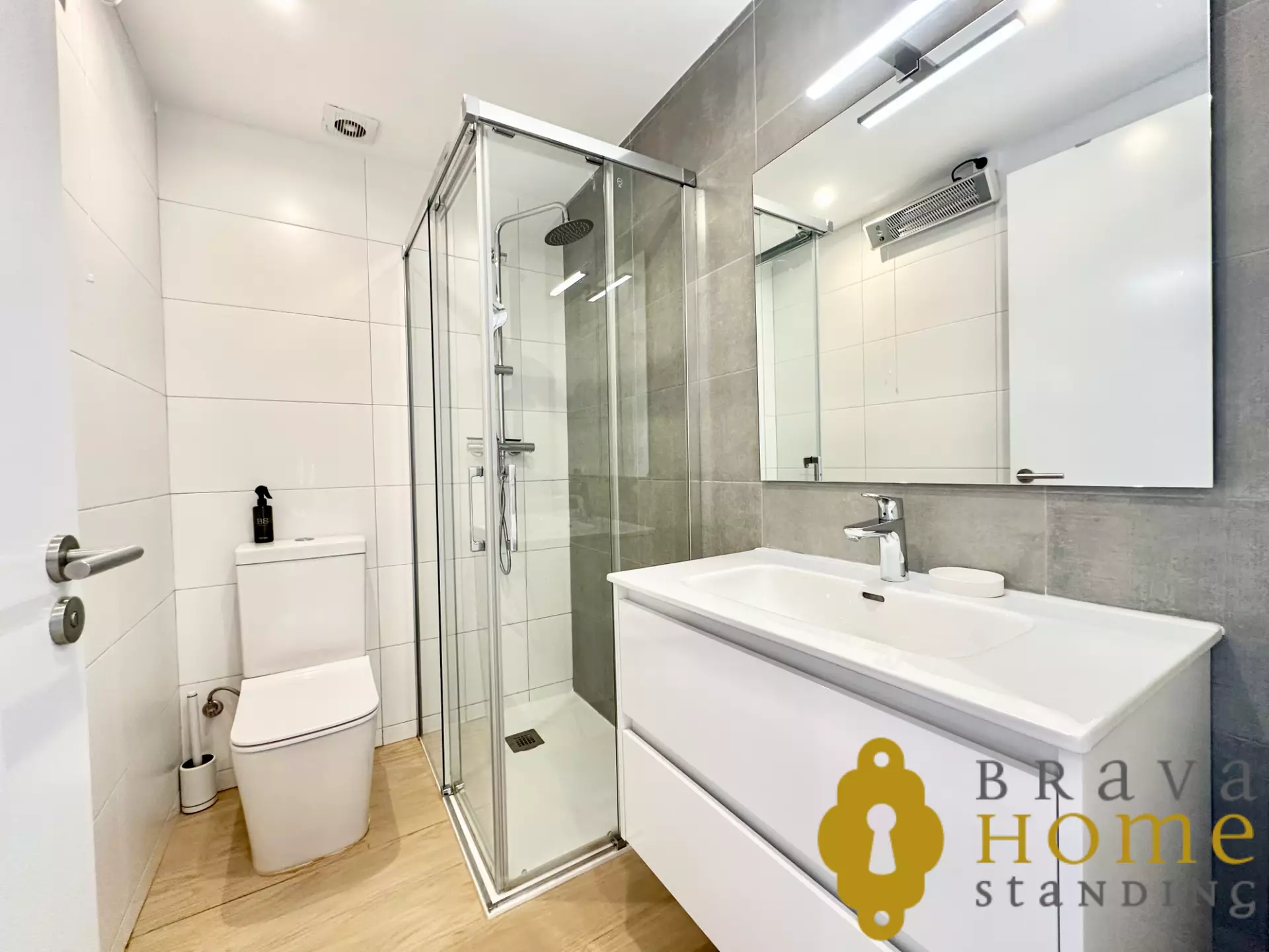 Magnificent fully renovated apartment with sea view in Canyelles
