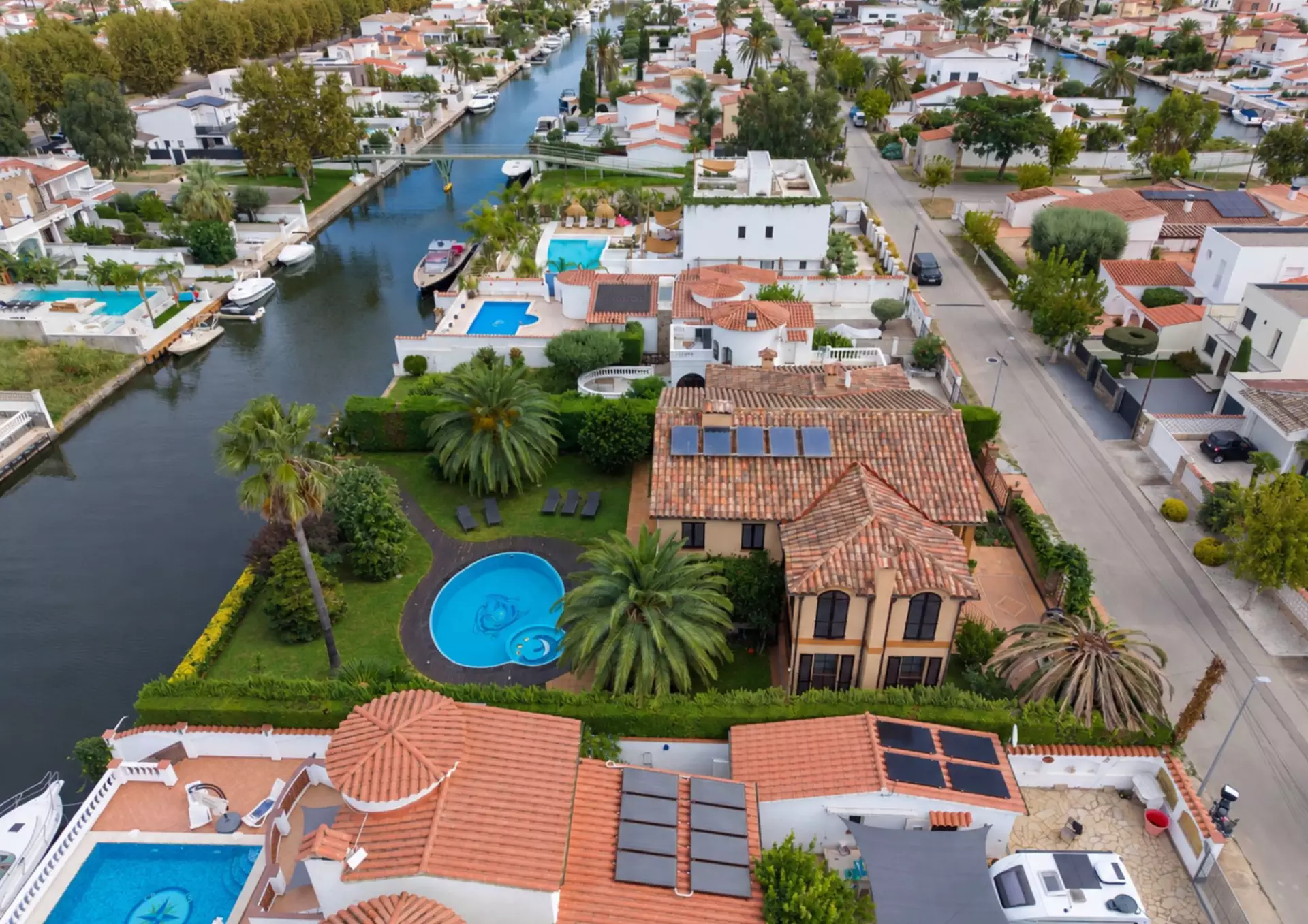 Luxury, Sea Views and High Returns: Exclusive Villa with 24 m Private Mooring