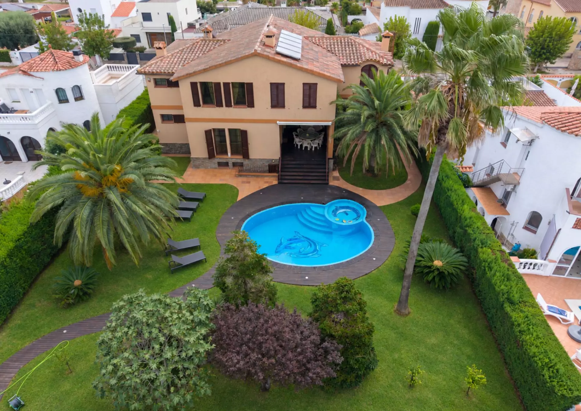 Luxury, Sea Views and High Returns: Exclusive Villa with 24 m Private Mooring
