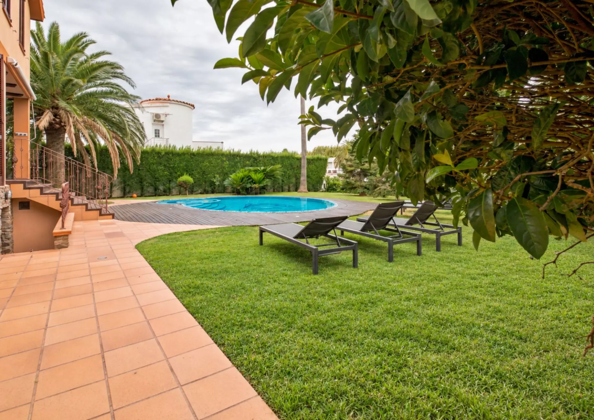 Luxury, Sea Views and High Returns: Exclusive Villa with 24 m Private Mooring