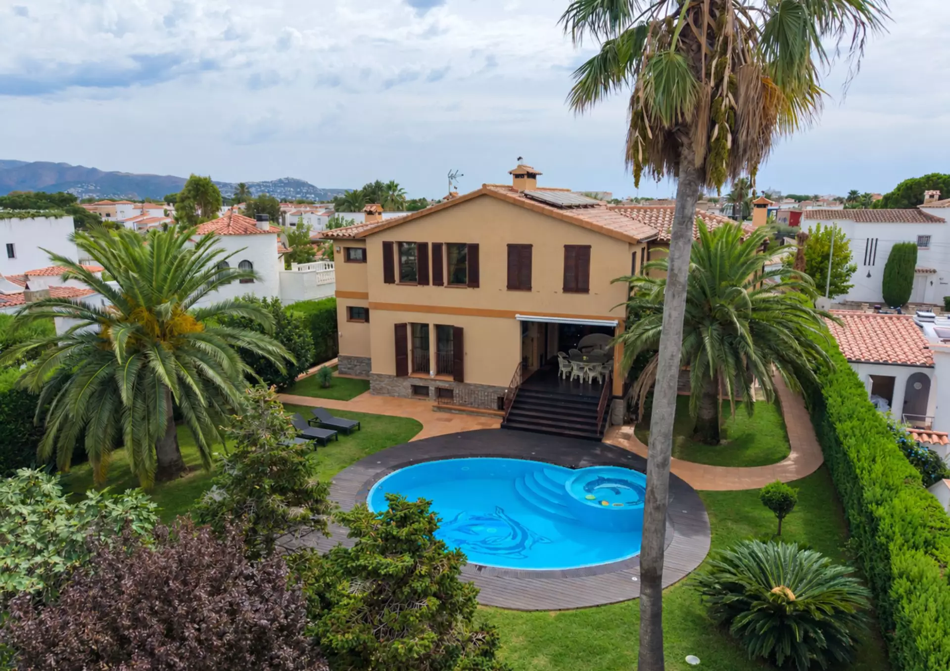 Luxury, Sea Views and High Returns: Exclusive Villa with 24 m Private Mooring