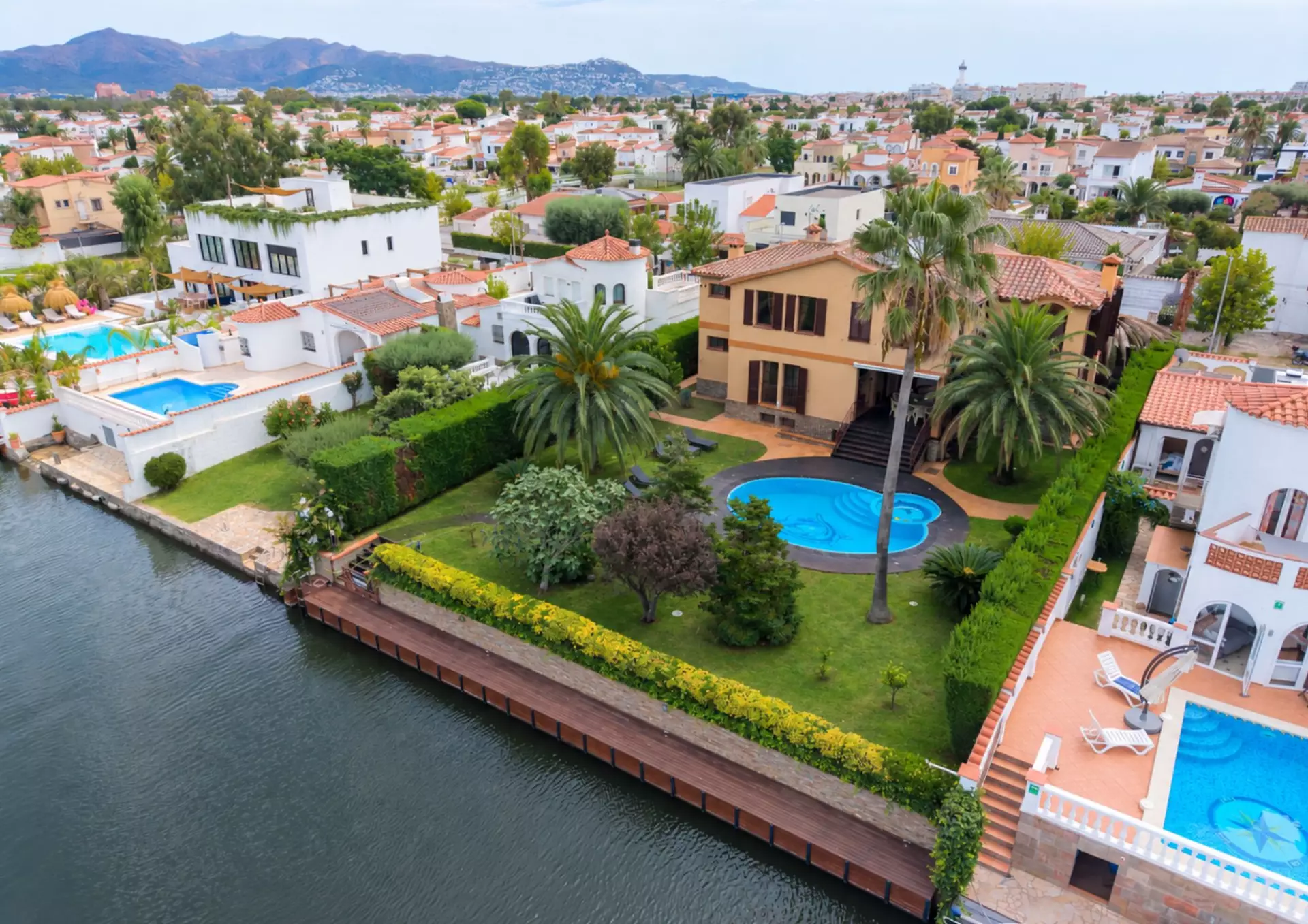 Luxury, Sea Views and High Returns: Exclusive Villa with 24 m Private Mooring