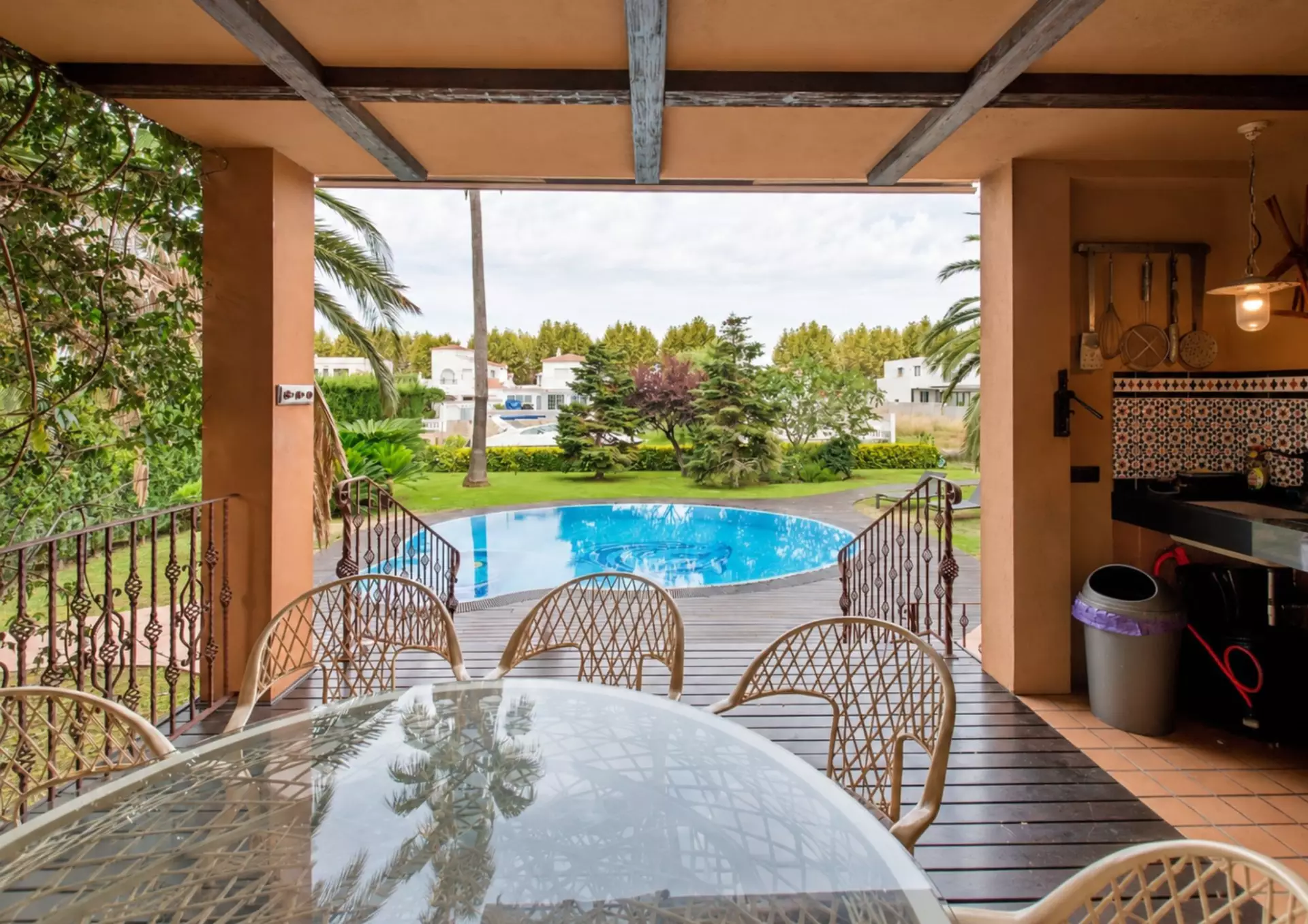 Luxury, Sea Views and High Returns: Exclusive Villa with 24 m Private Mooring