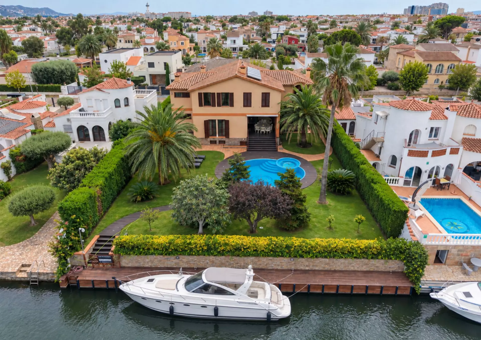 Luxury, Sea Views and High Returns: Exclusive Villa with 24 m Private Mooring