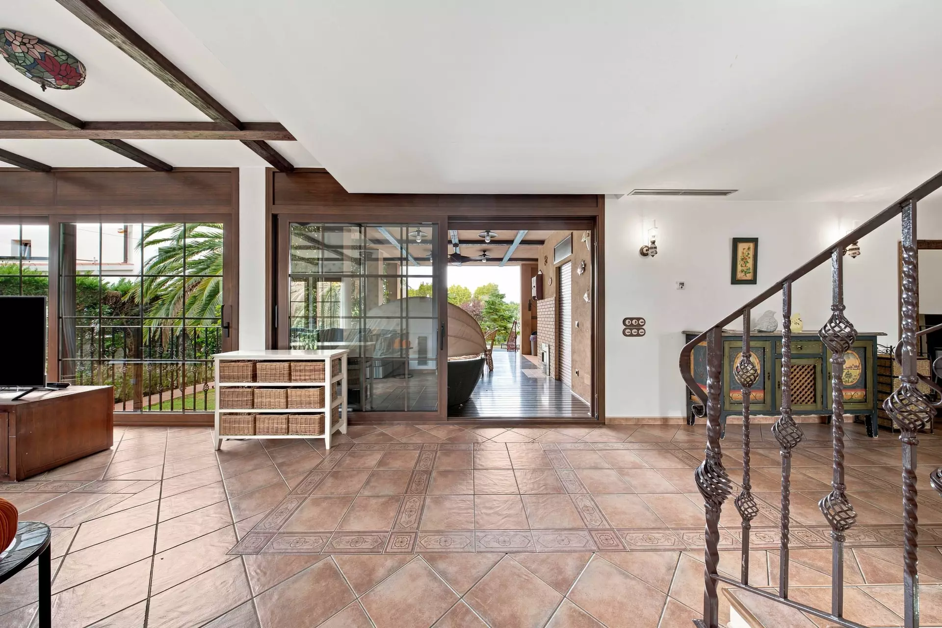 Luxury, Sea Views and High Returns: Exclusive Villa with 24 m Private Mooring