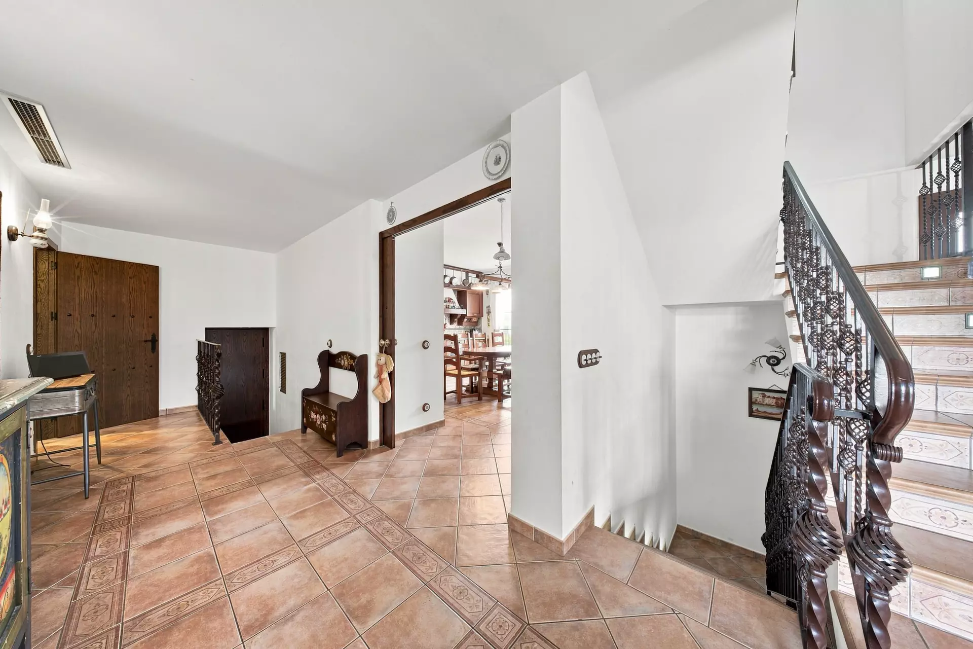 Luxury, Sea Views and High Returns: Exclusive Villa with 24 m Private Mooring