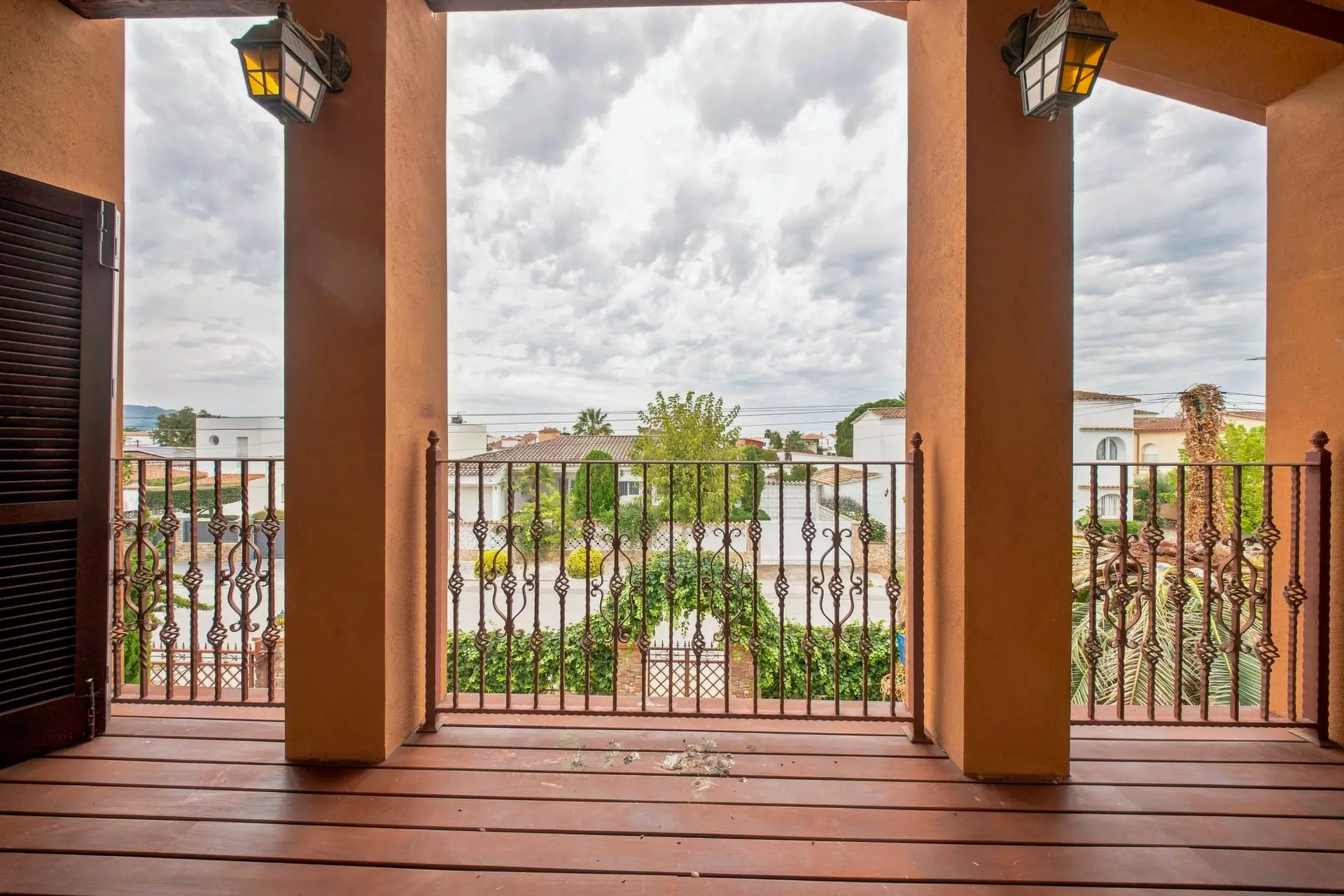Luxury, Sea Views and High Returns: Exclusive Villa with 24 m Private Mooring
