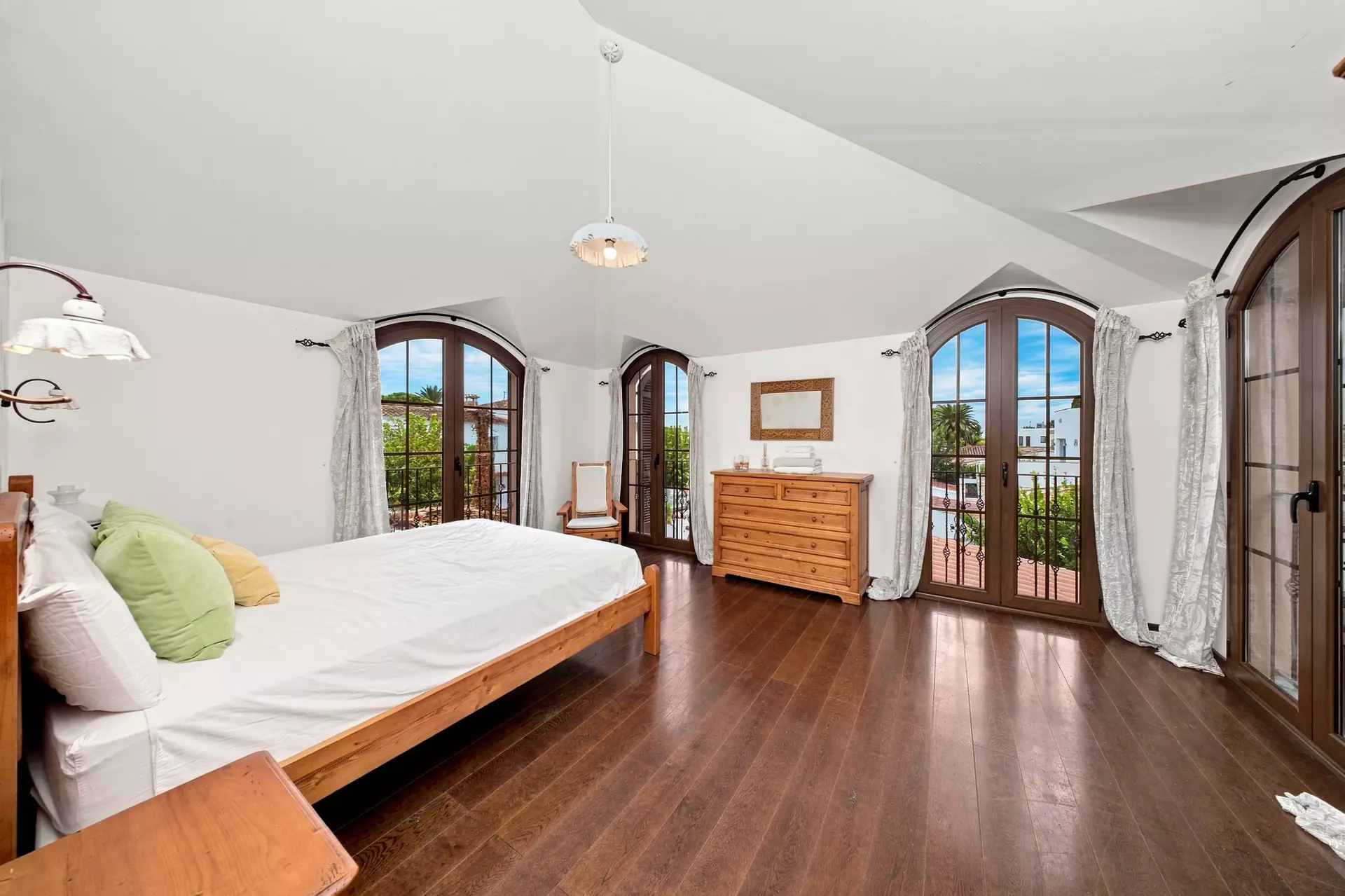 Luxury, Sea Views and High Returns: Exclusive Villa with 24 m Private Mooring