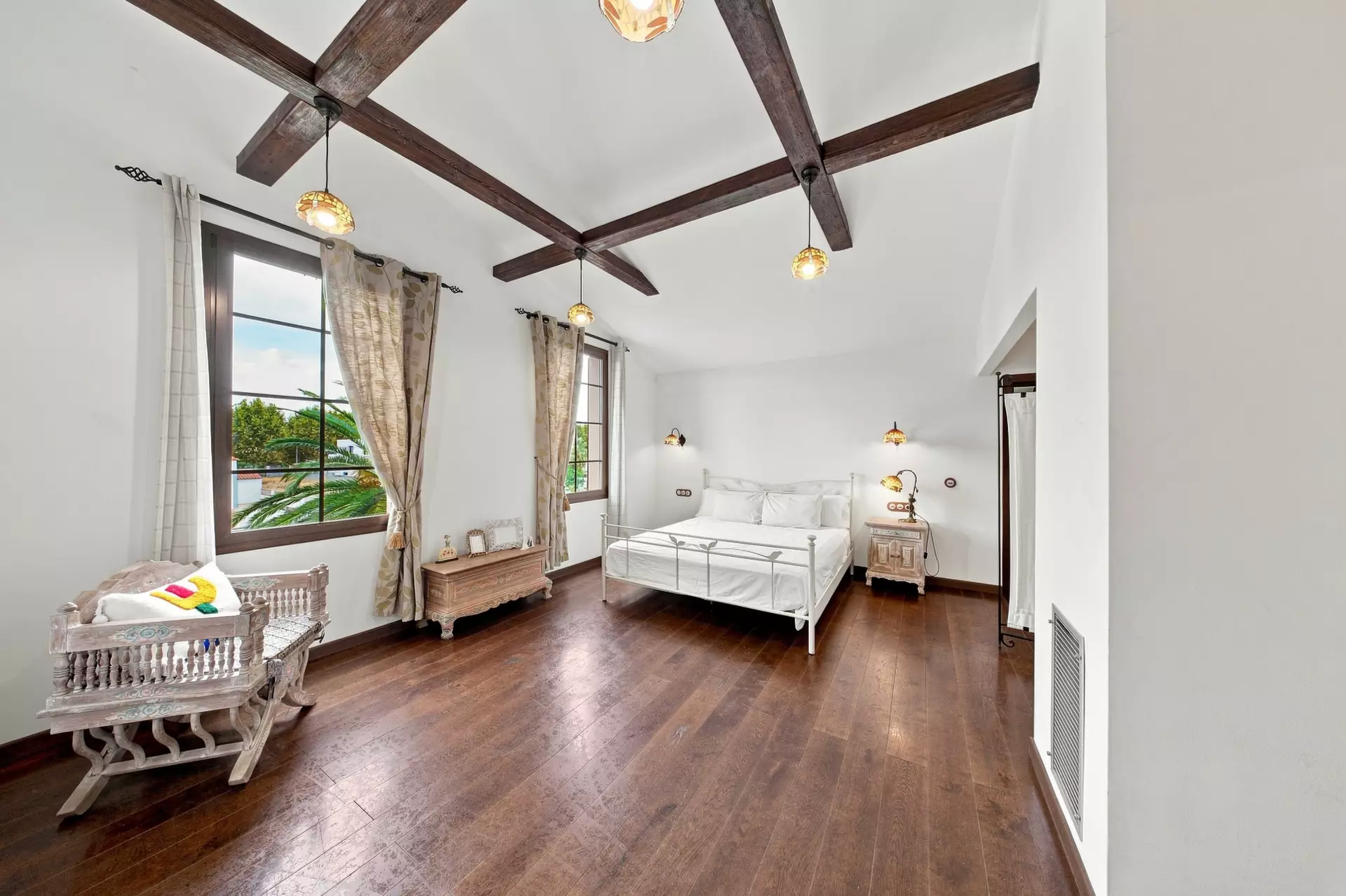 Luxury, Sea Views and High Returns: Exclusive Villa with 24 m Private Mooring