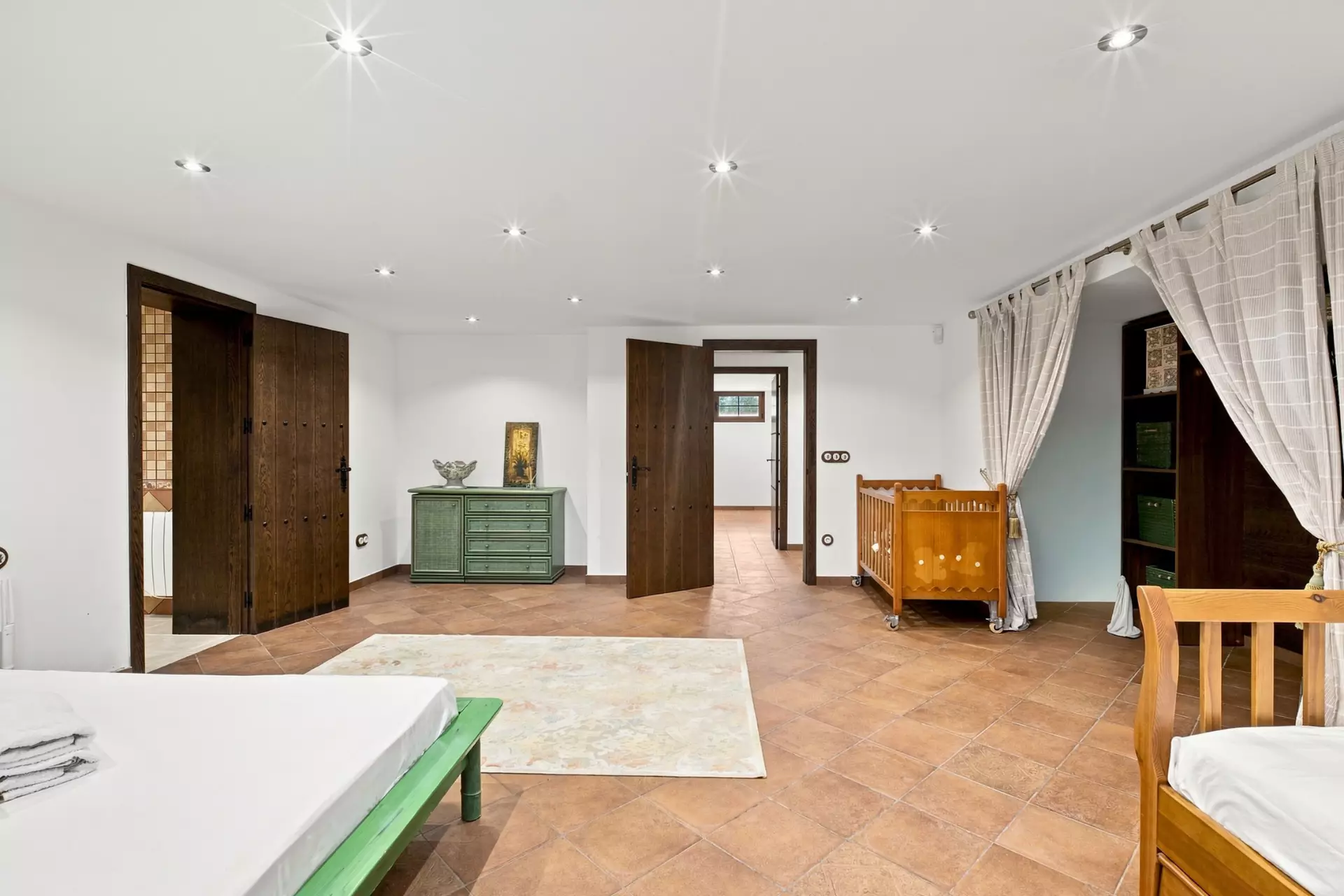 Luxury, Sea Views and High Returns: Exclusive Villa with 24 m Private Mooring
