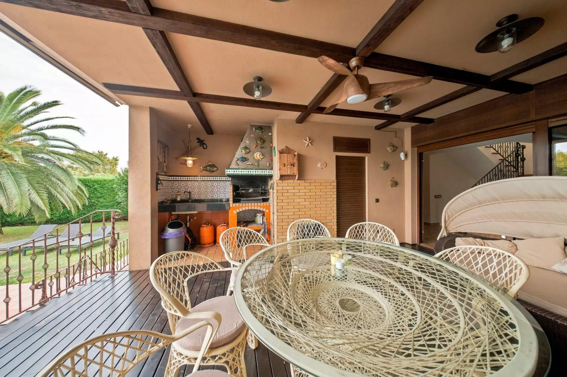 Luxury, Sea Views and High Returns: Exclusive Villa with 24 m Private Mooring