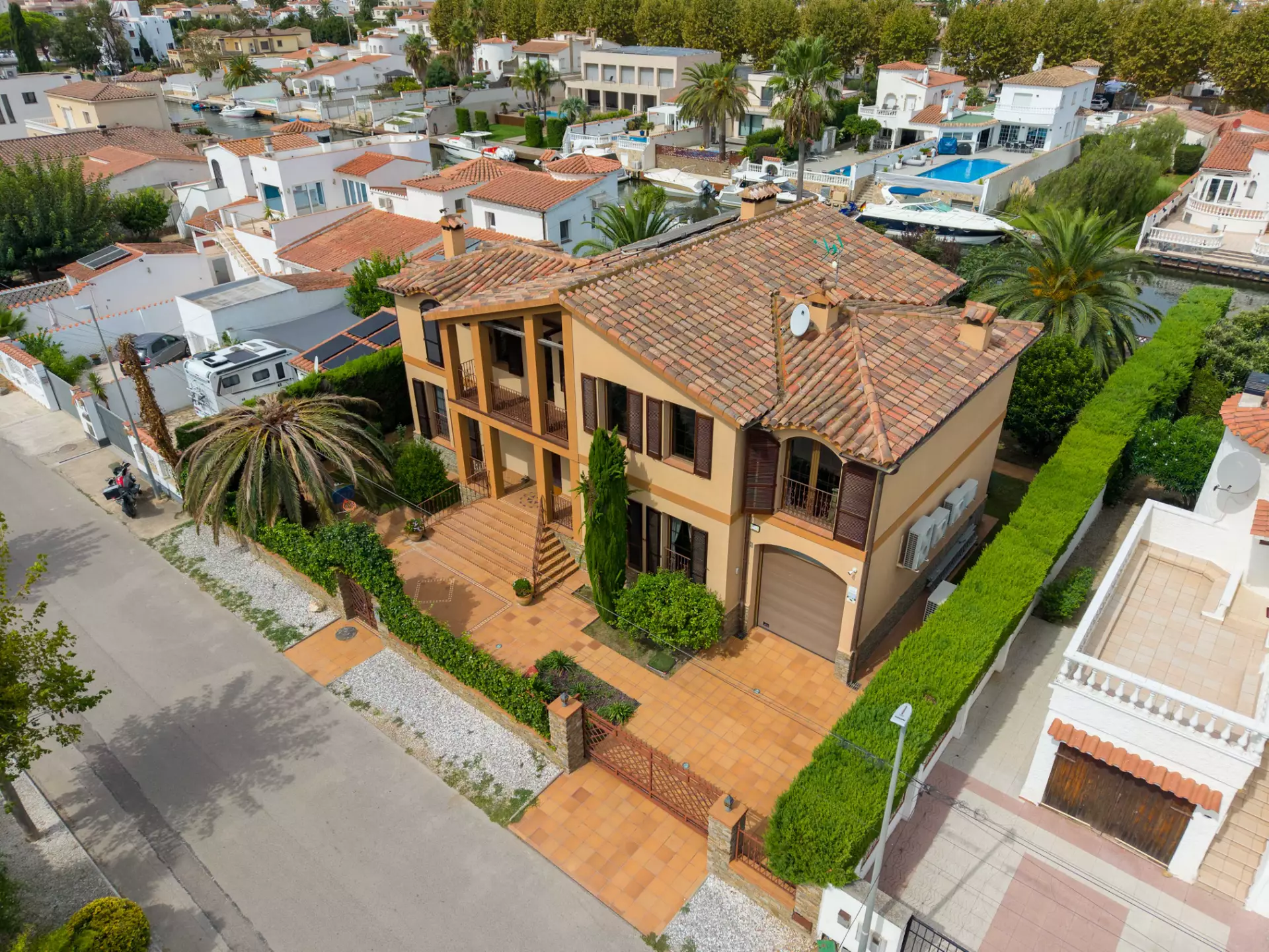 Luxury, Sea Views and High Returns: Exclusive Villa with 24 m Private Mooring