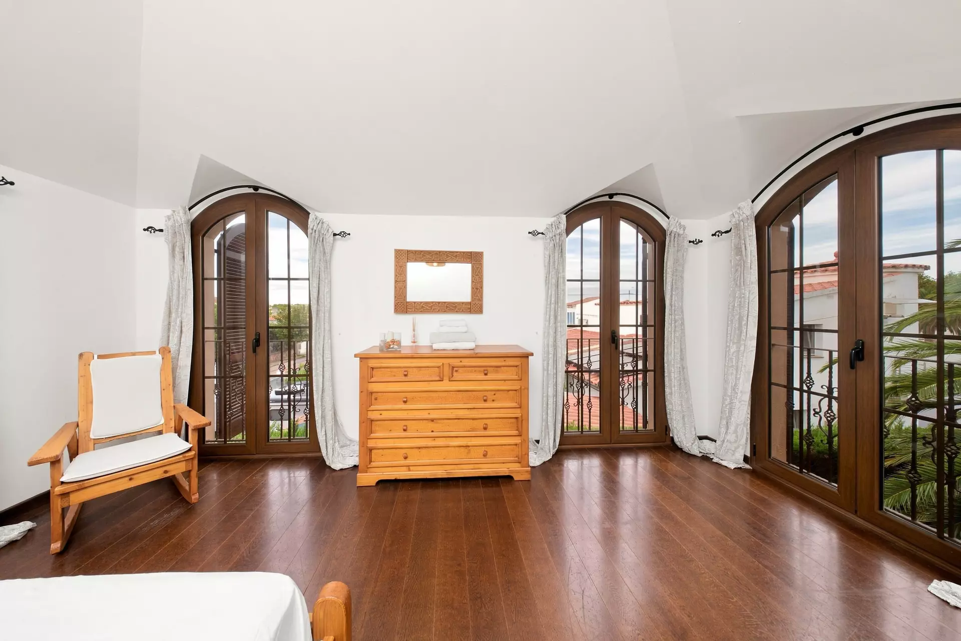 Luxury, Sea Views and High Returns: Exclusive Villa with 24 m Private Mooring