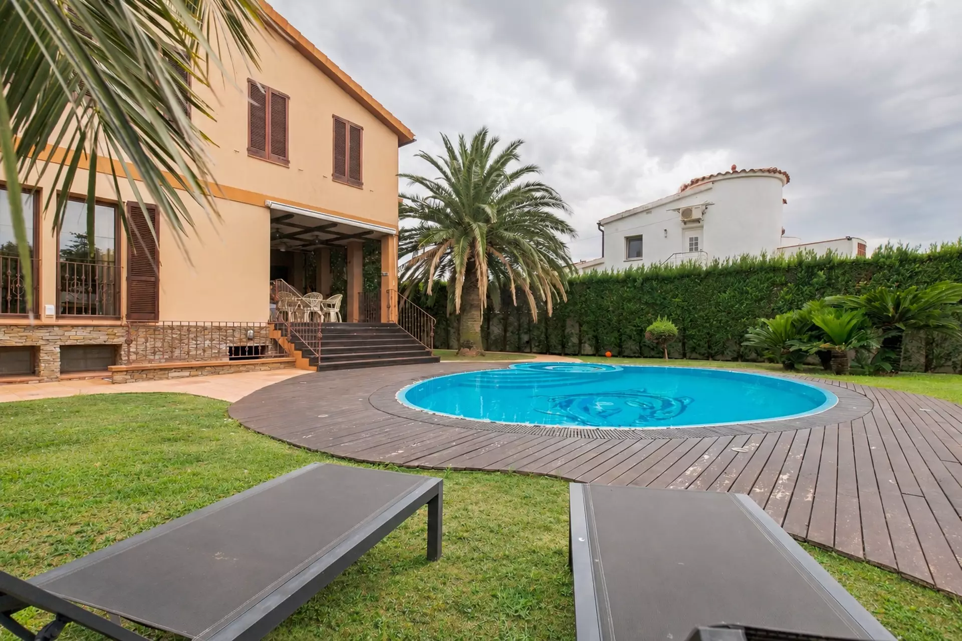 Luxury, Sea Views and High Returns: Exclusive Villa with 24 m Private Mooring