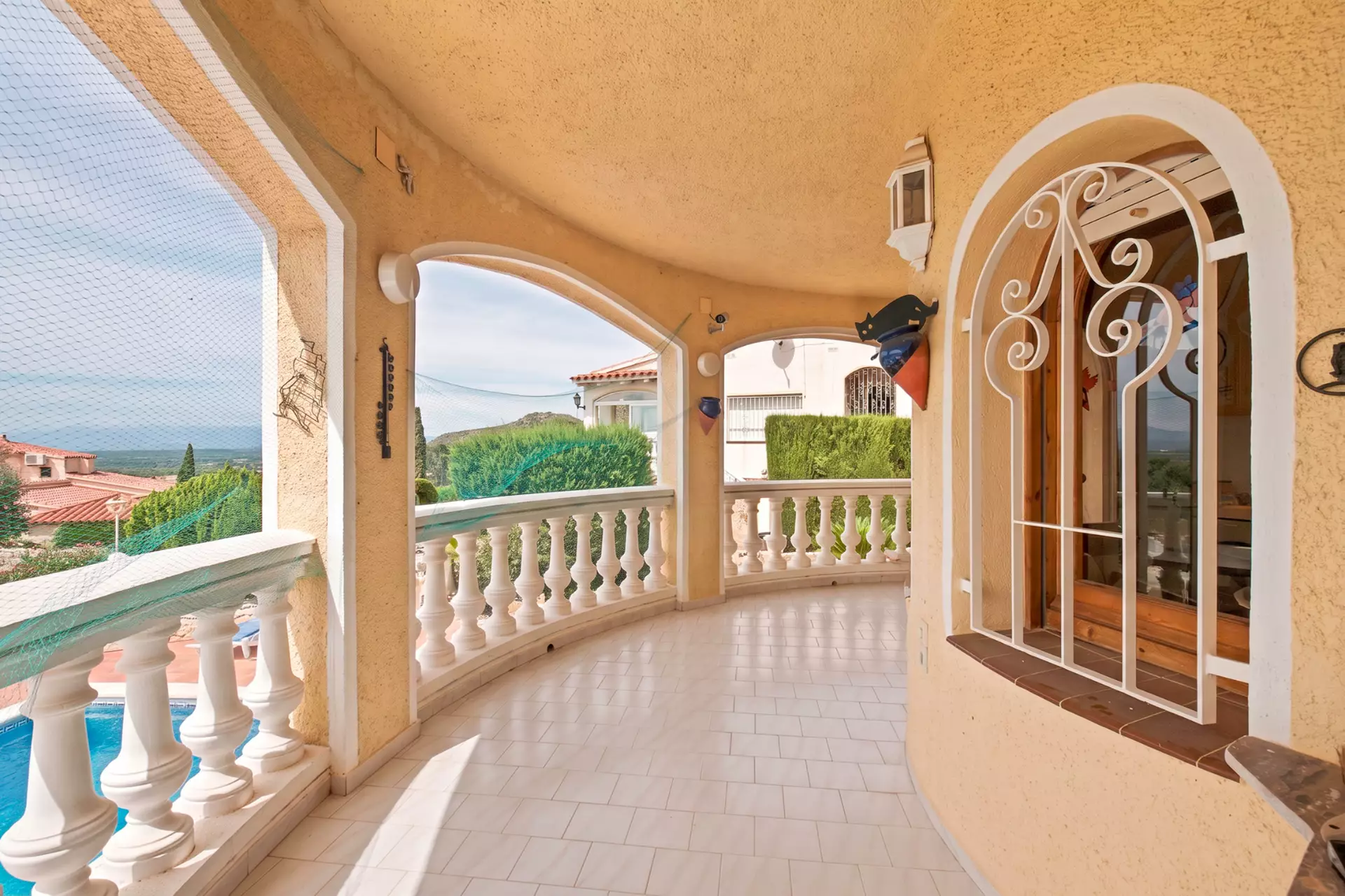 Haus mit Panoramablick in Palau-Saverdera