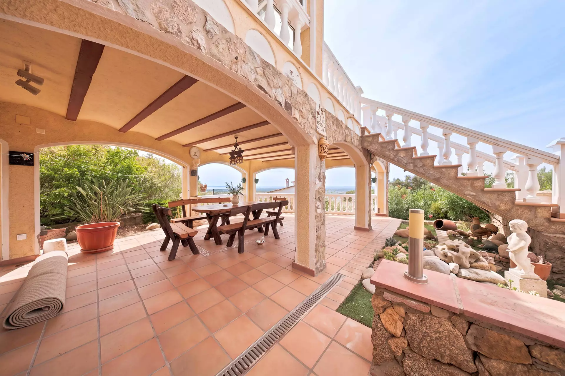 Haus mit Panoramablick in Palau-Saverdera