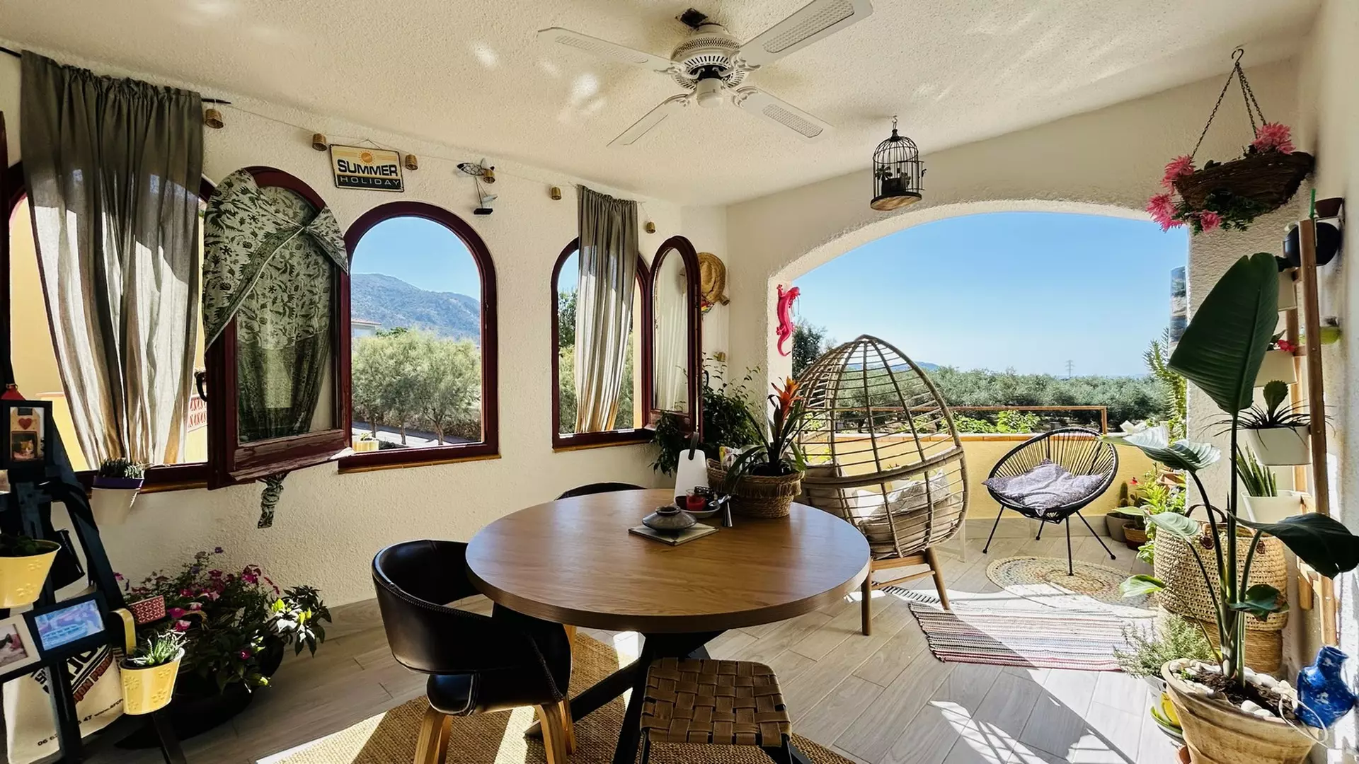 Renovated house with panoramic views in Palau Saverdera