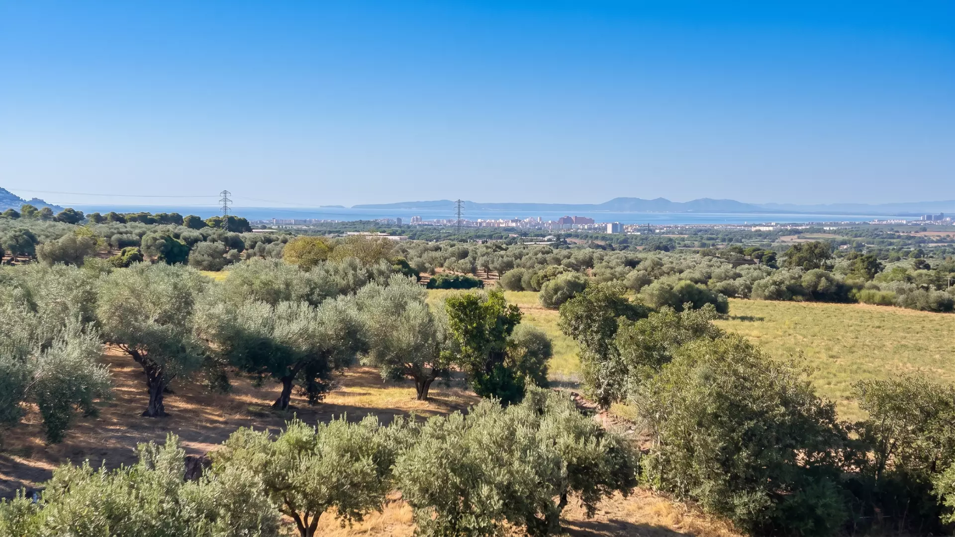 Renovated house with panoramic views in Palau Saverdera