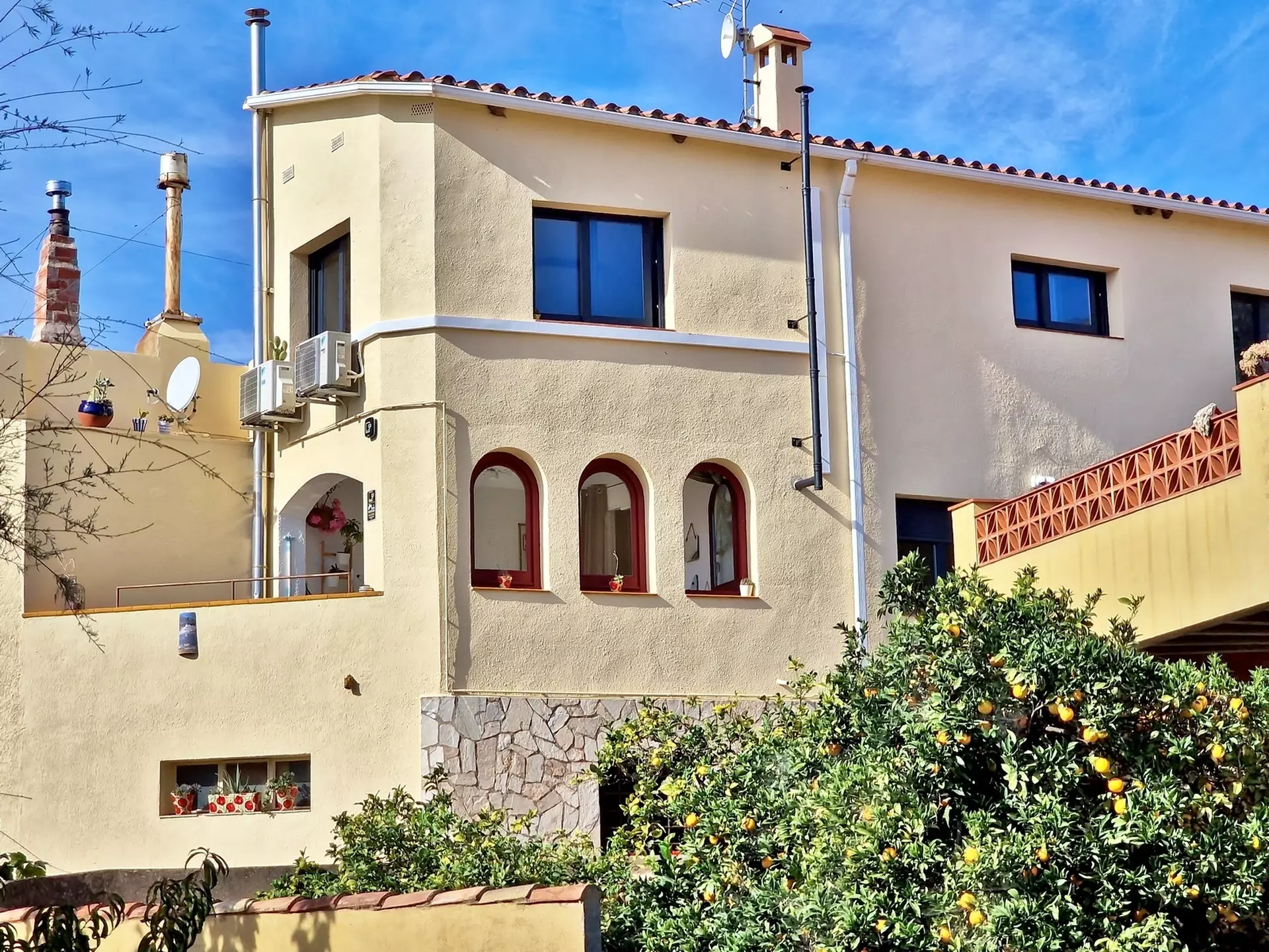 Renovated house with panoramic views in Palau Saverdera