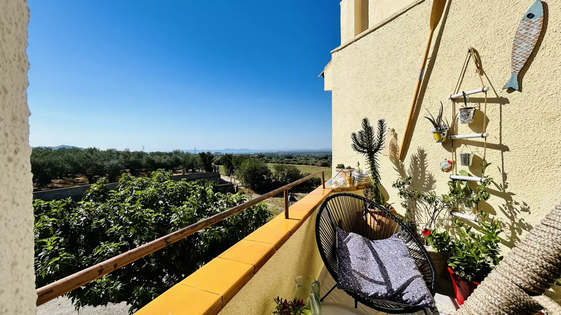 Renovated house with panoramic views in Palau Saverdera