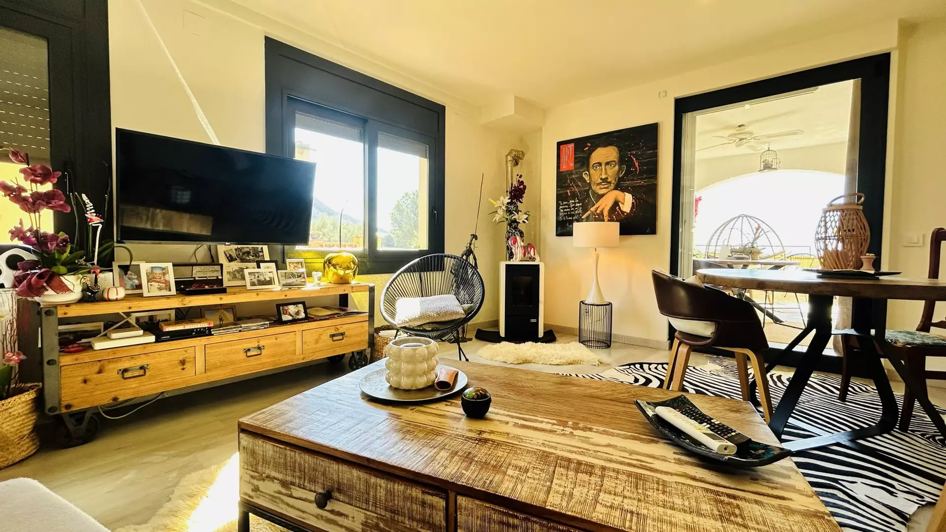 Renovated house with panoramic views in Palau Saverdera