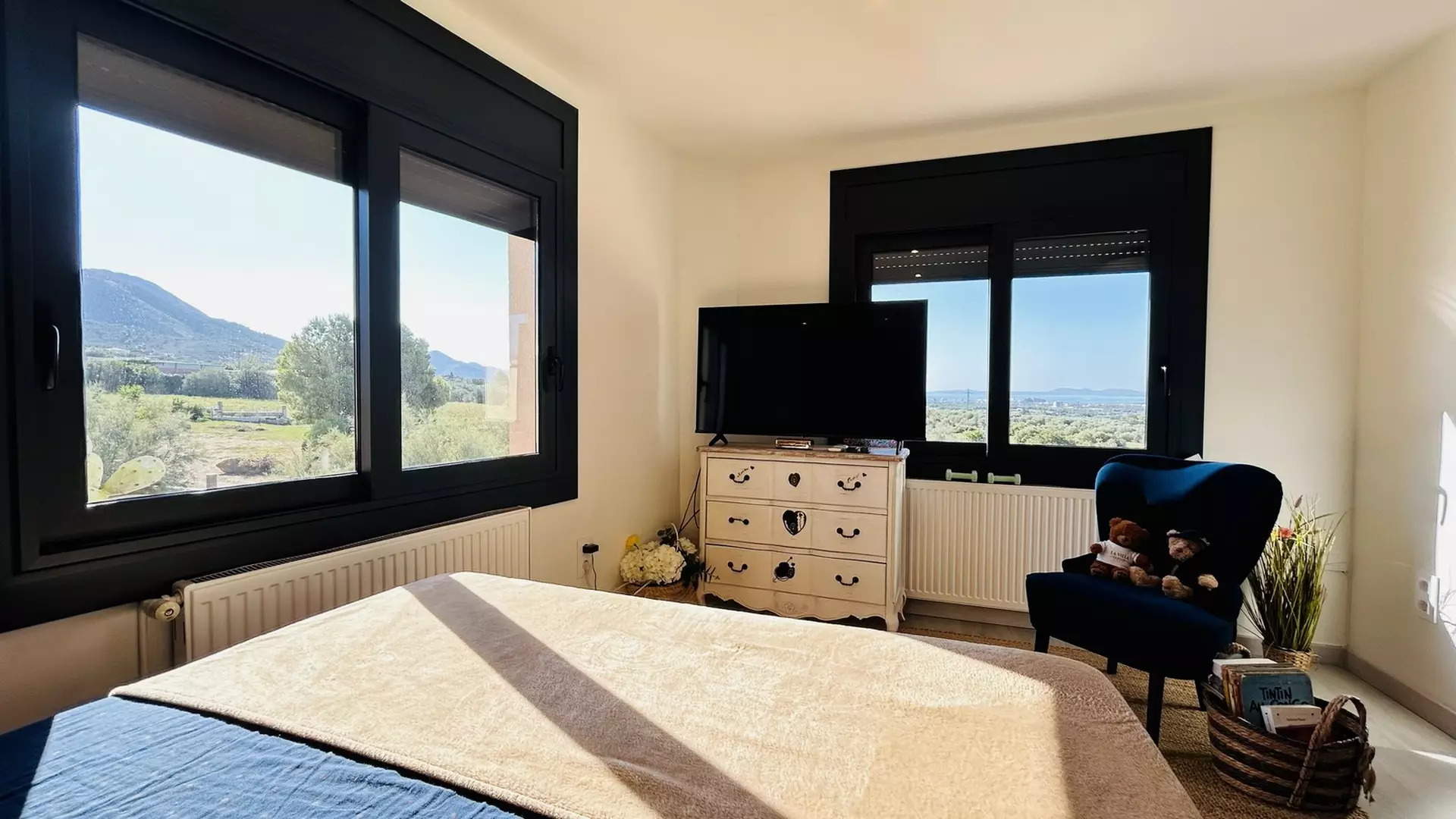 Renovated house with panoramic views in Palau Saverdera