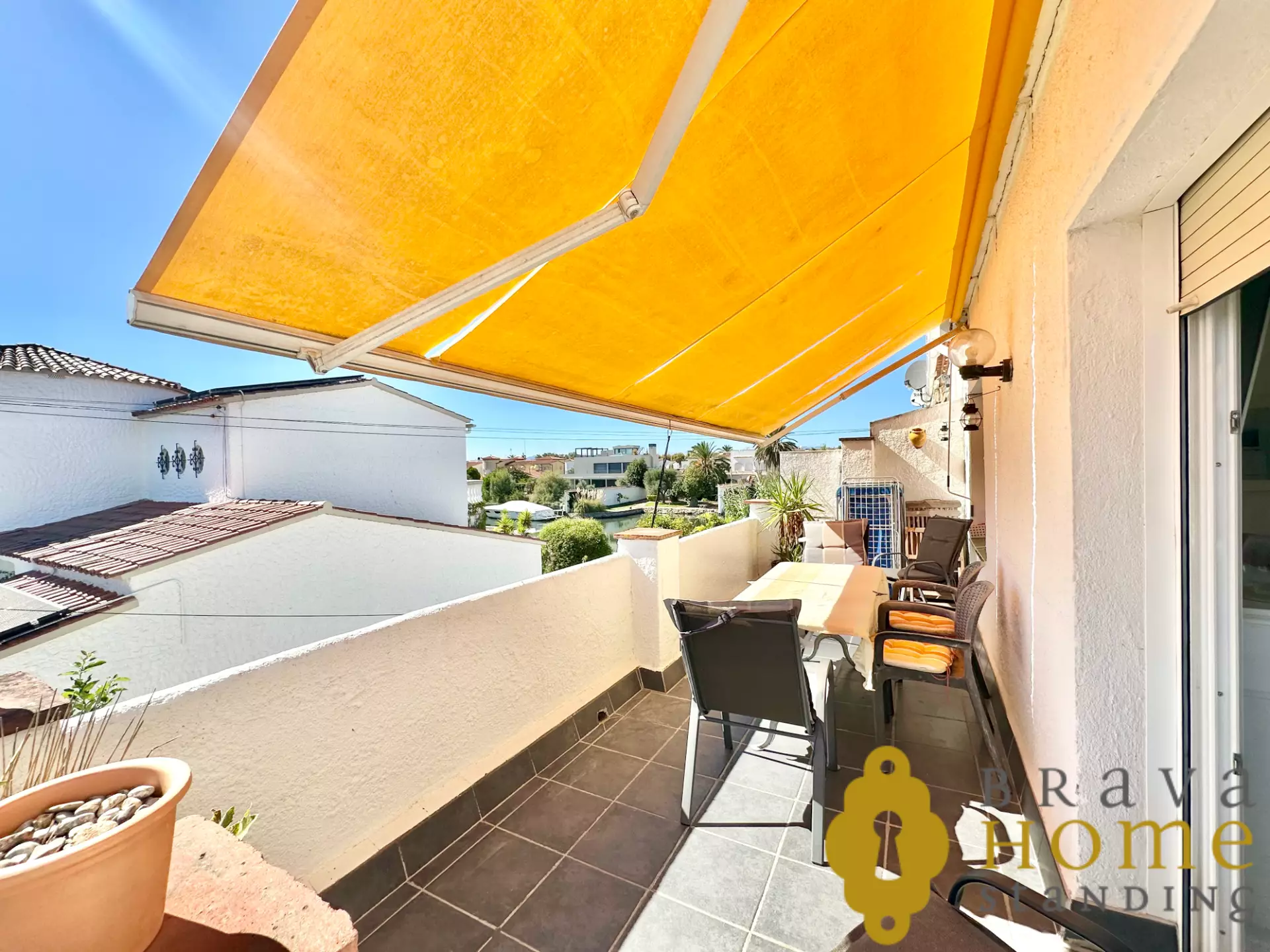 Apartament en venda amb llicencia y vistes al canal a Empuriabrava