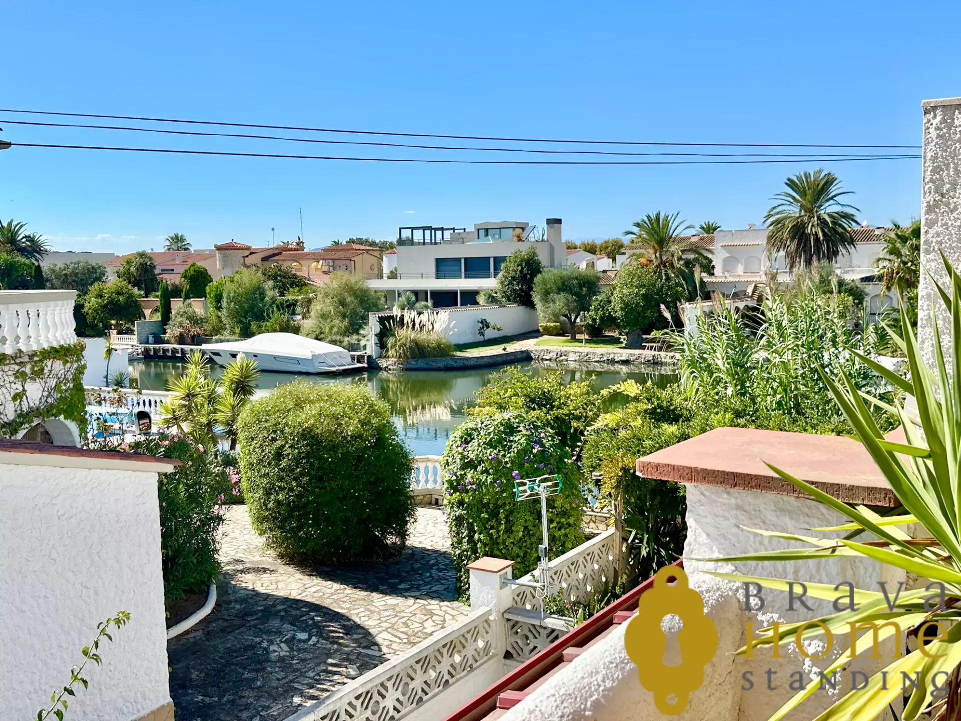 Apartament en venda amb llicencia y vistes al canal a Empuriabrava