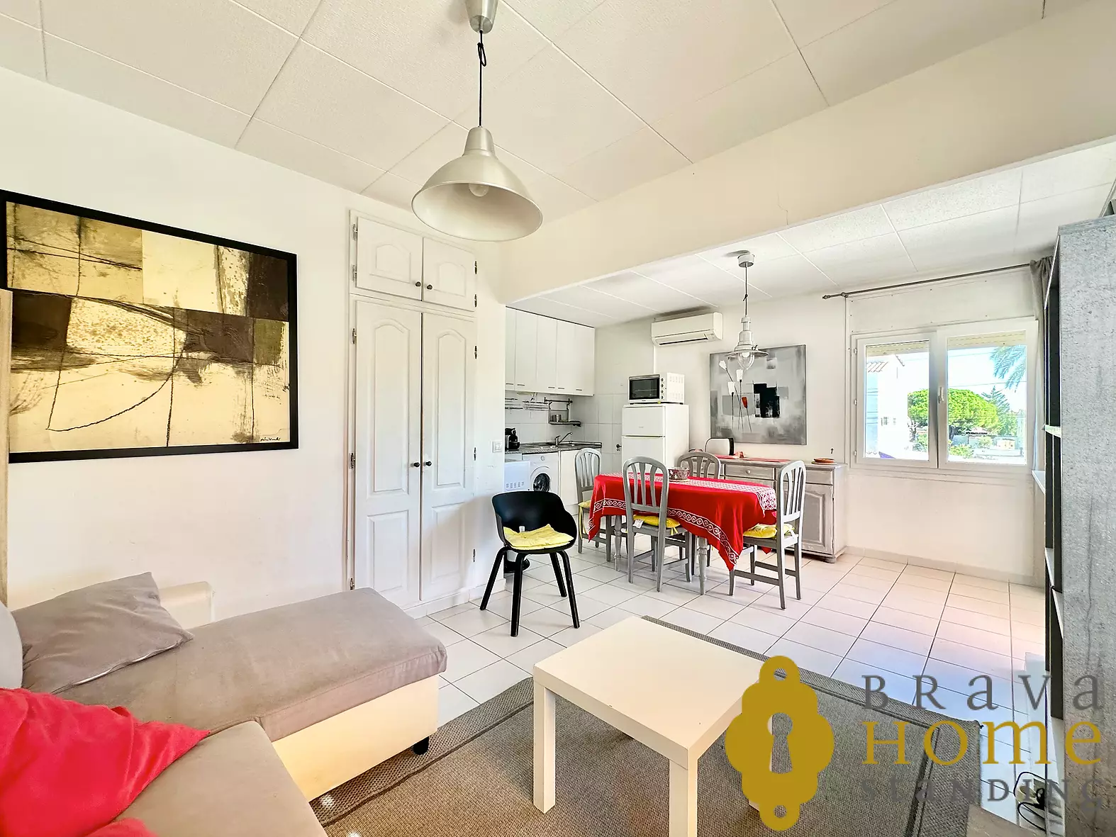Apartamento en venta con licencia y vistas al canal en Empuriabrava