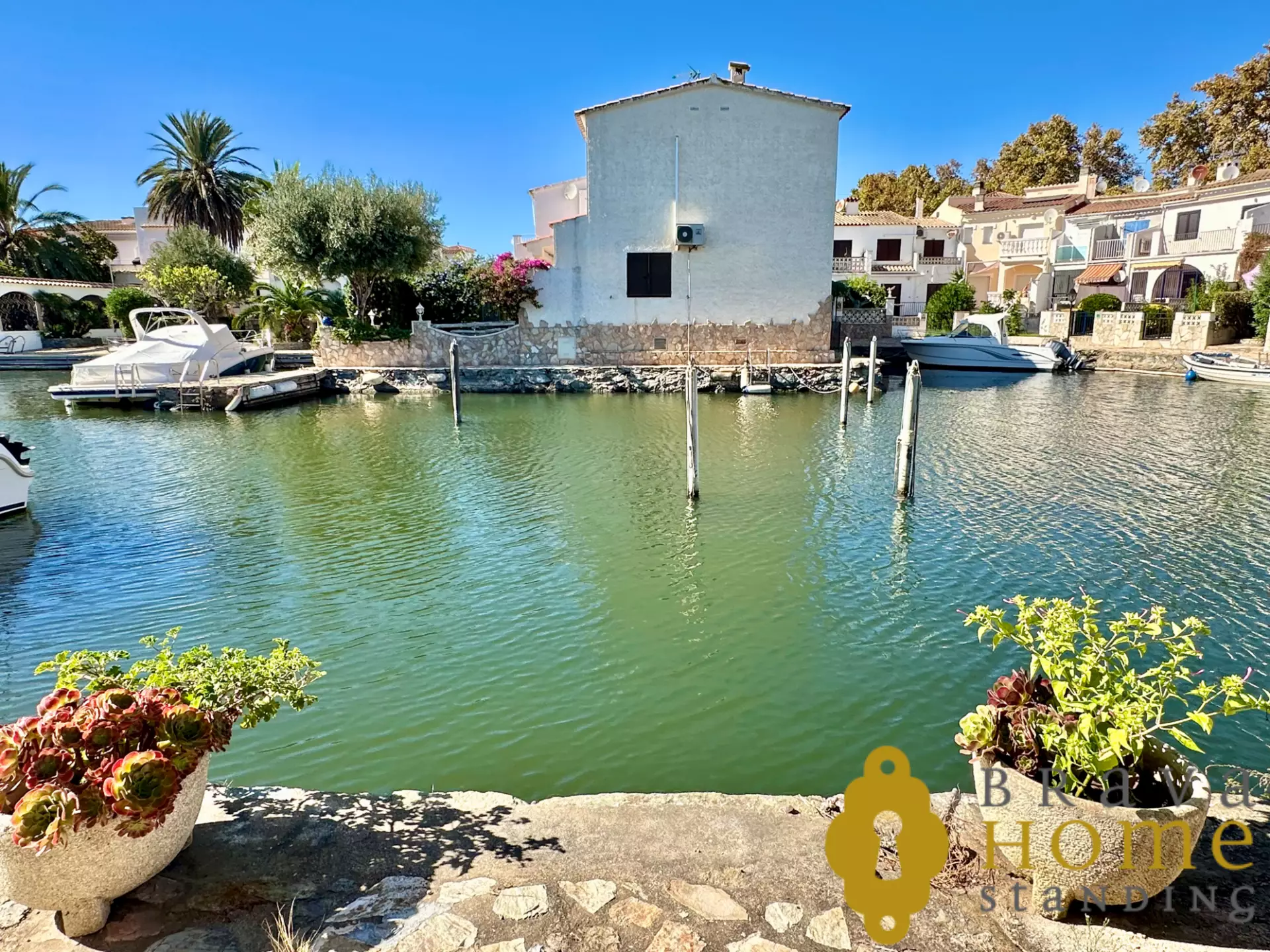 Apartament en venda amb llicencia y vistes al canal a Empuriabrava