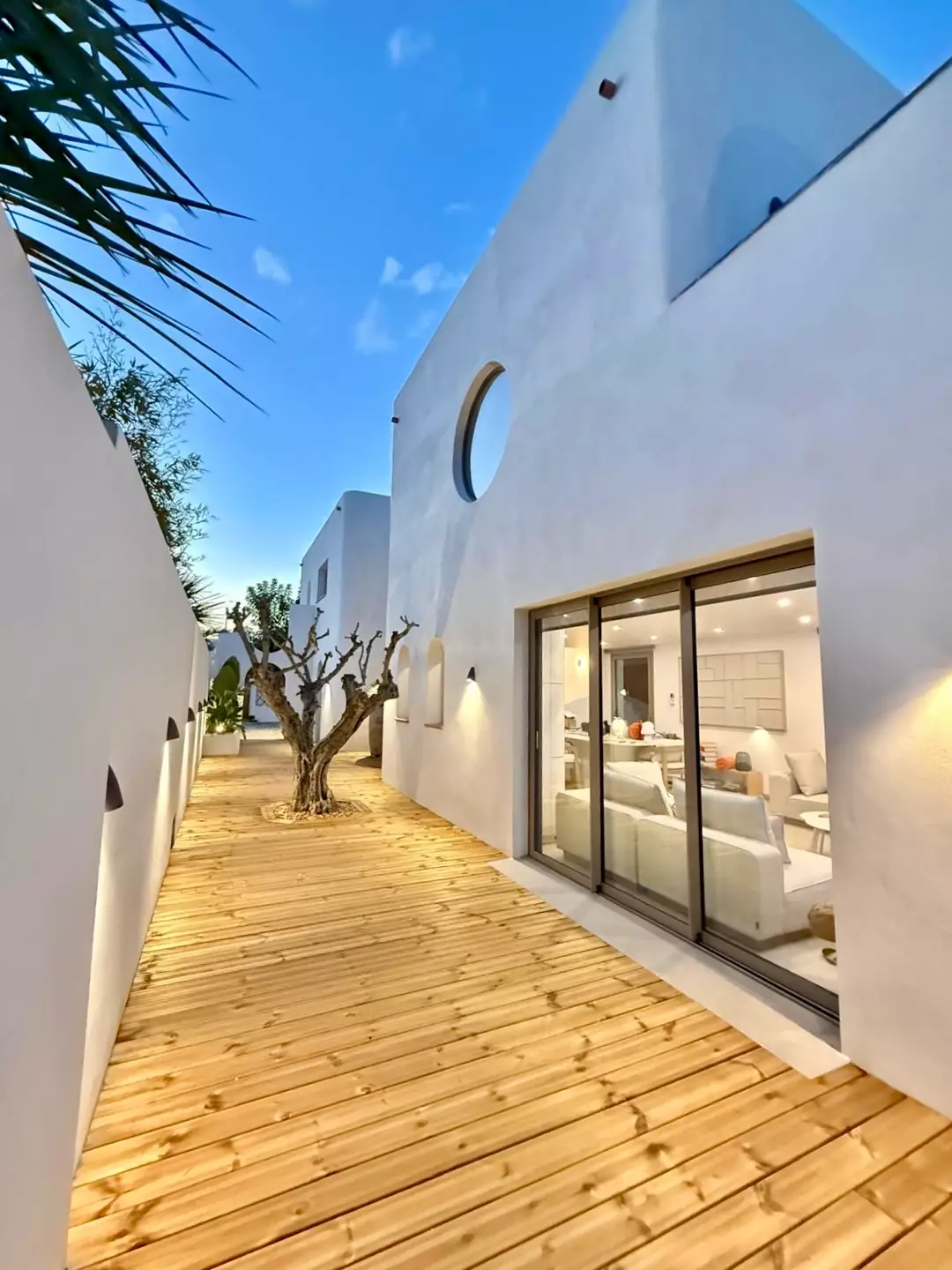 Architektenvilla mit privatem 12-m-Liegeplatz in Empuriabrava zu verkaufen