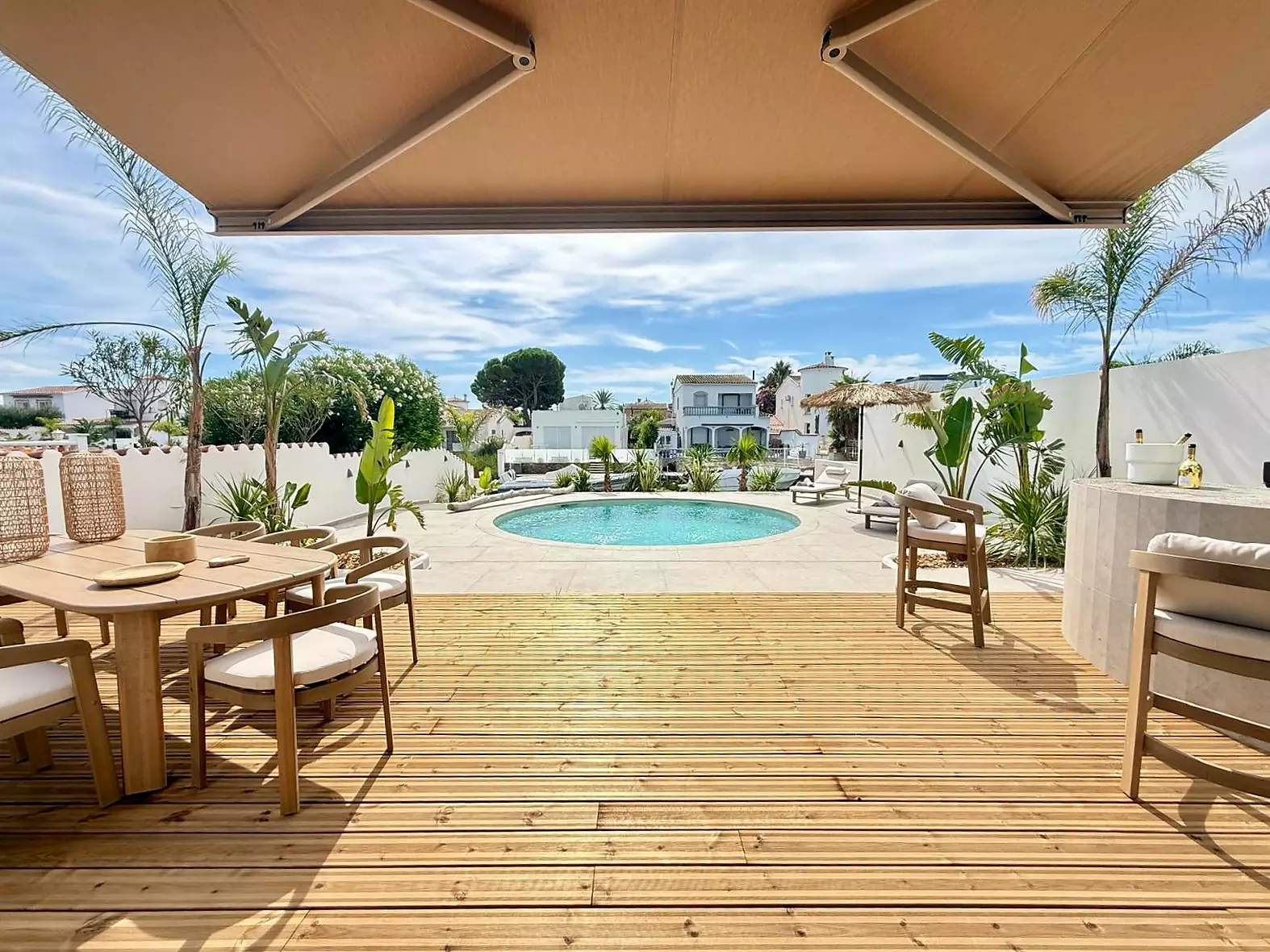 Villa de arquitecto en venta con amarre privado de 12 m en Empuriabrava