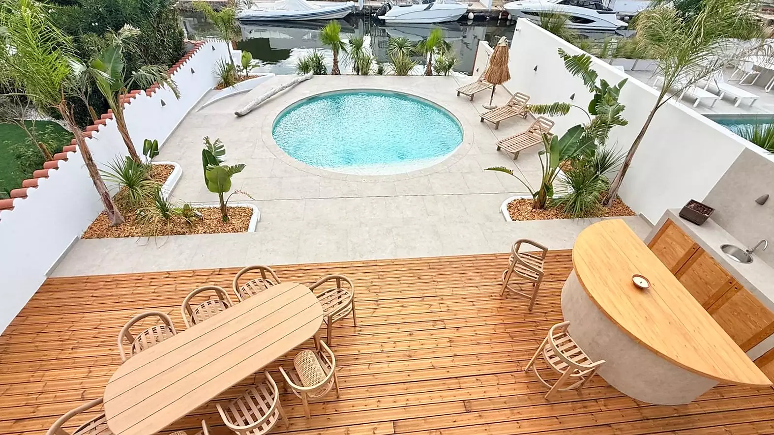 Villa de arquitecto en venta con amarre privado de 12 m en Empuriabrava