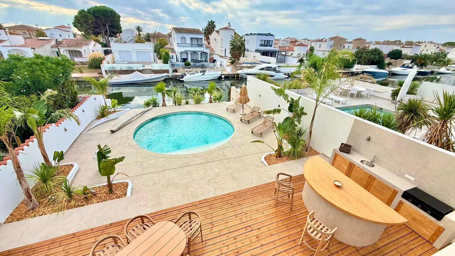 Architektenvilla mit privatem 12-m-Liegeplatz in Empuriabrava zu verkaufen