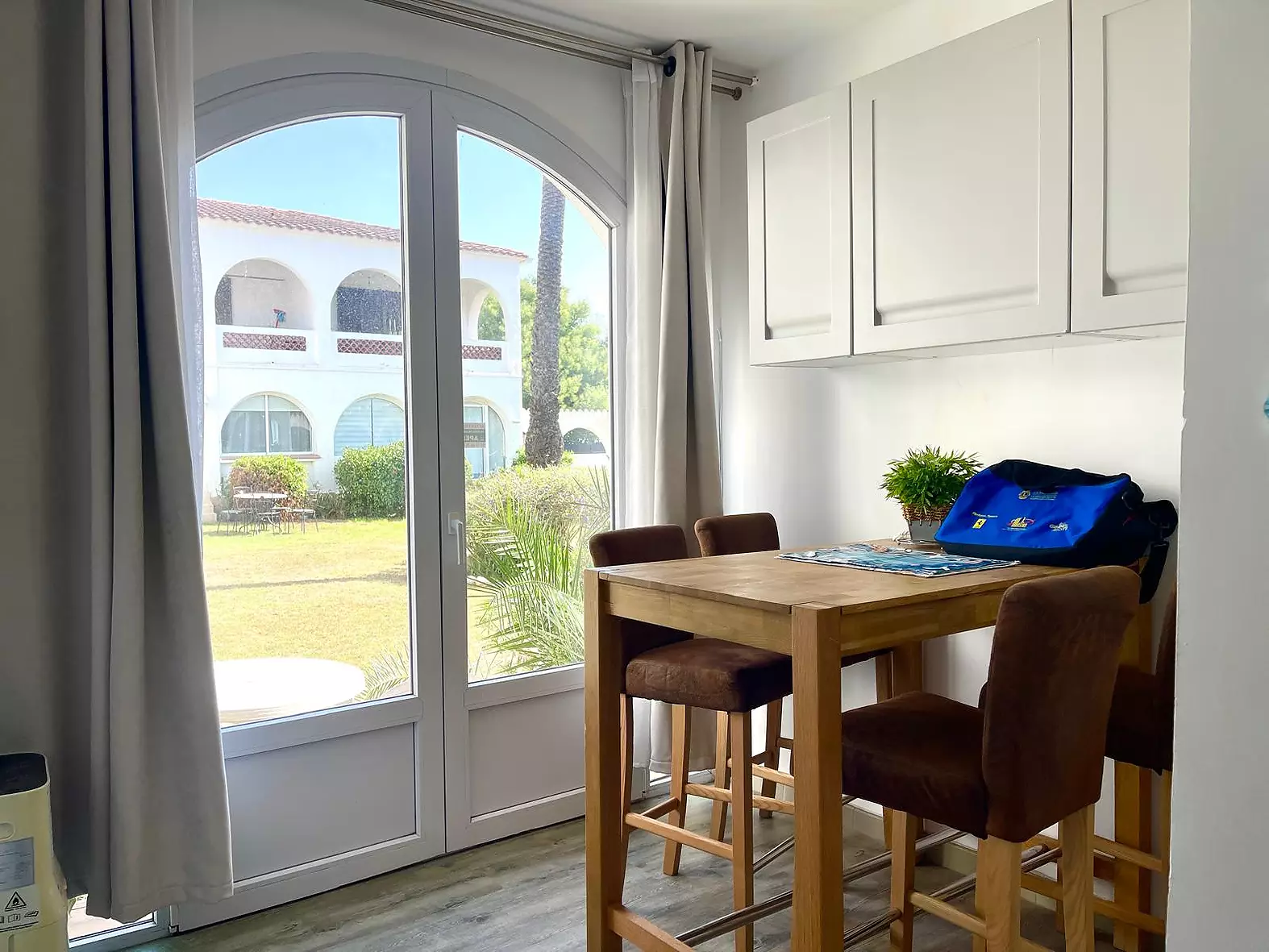 Apartamento en venta en Empuriabrava con jardín comunitario y amarres