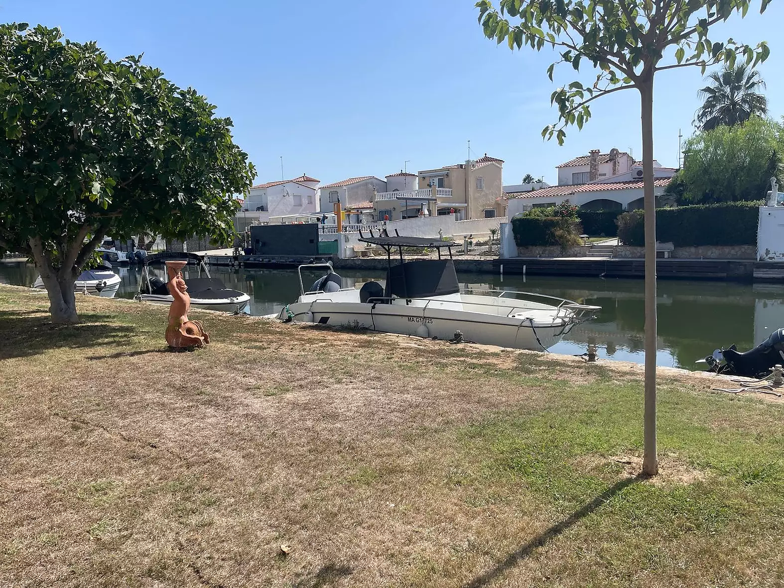 Apartamento en venta en Empuriabrava con jardín comunitario y amarres